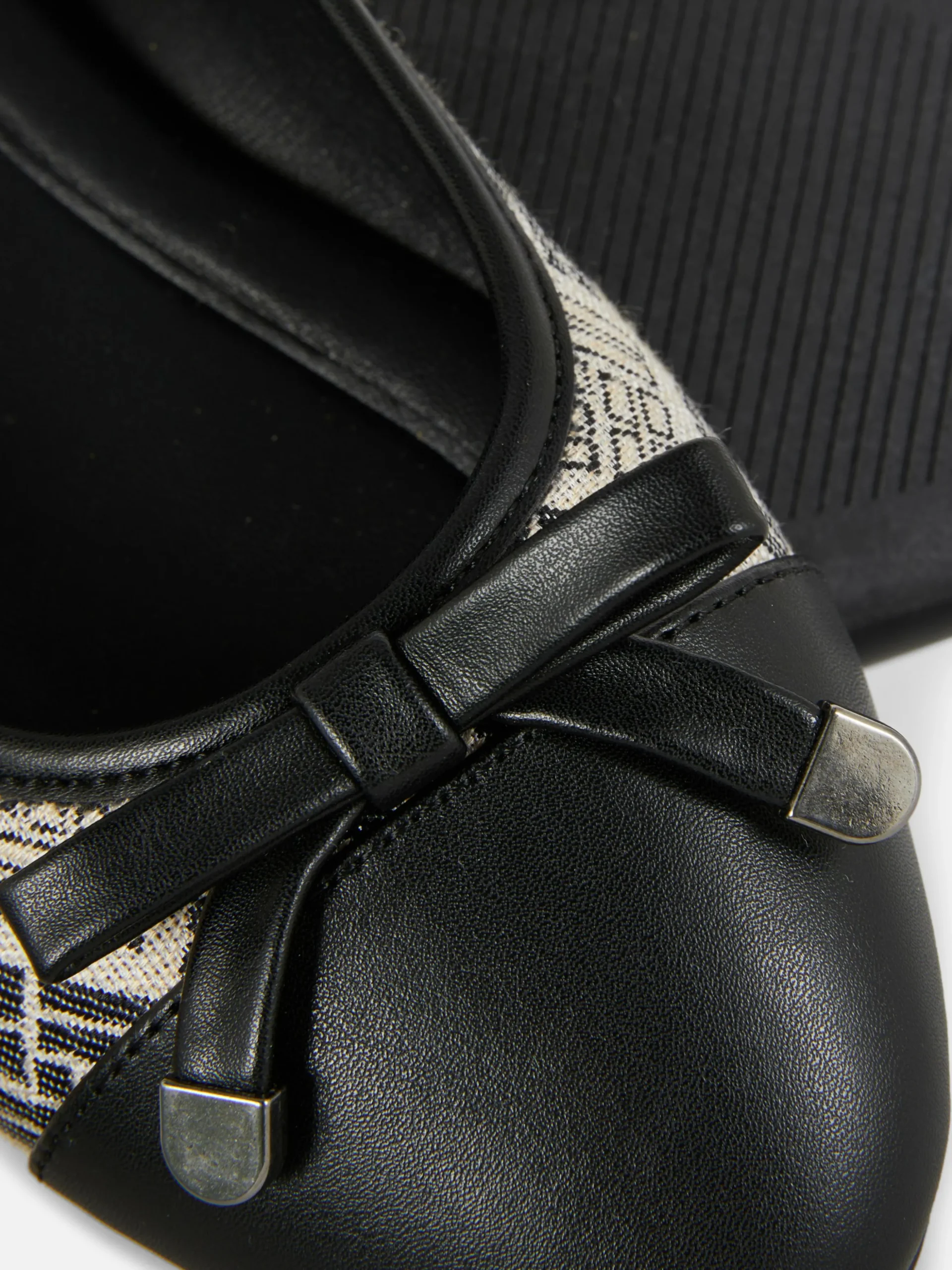 ballerines_monogramme_4.webp Ballerines Monogramme