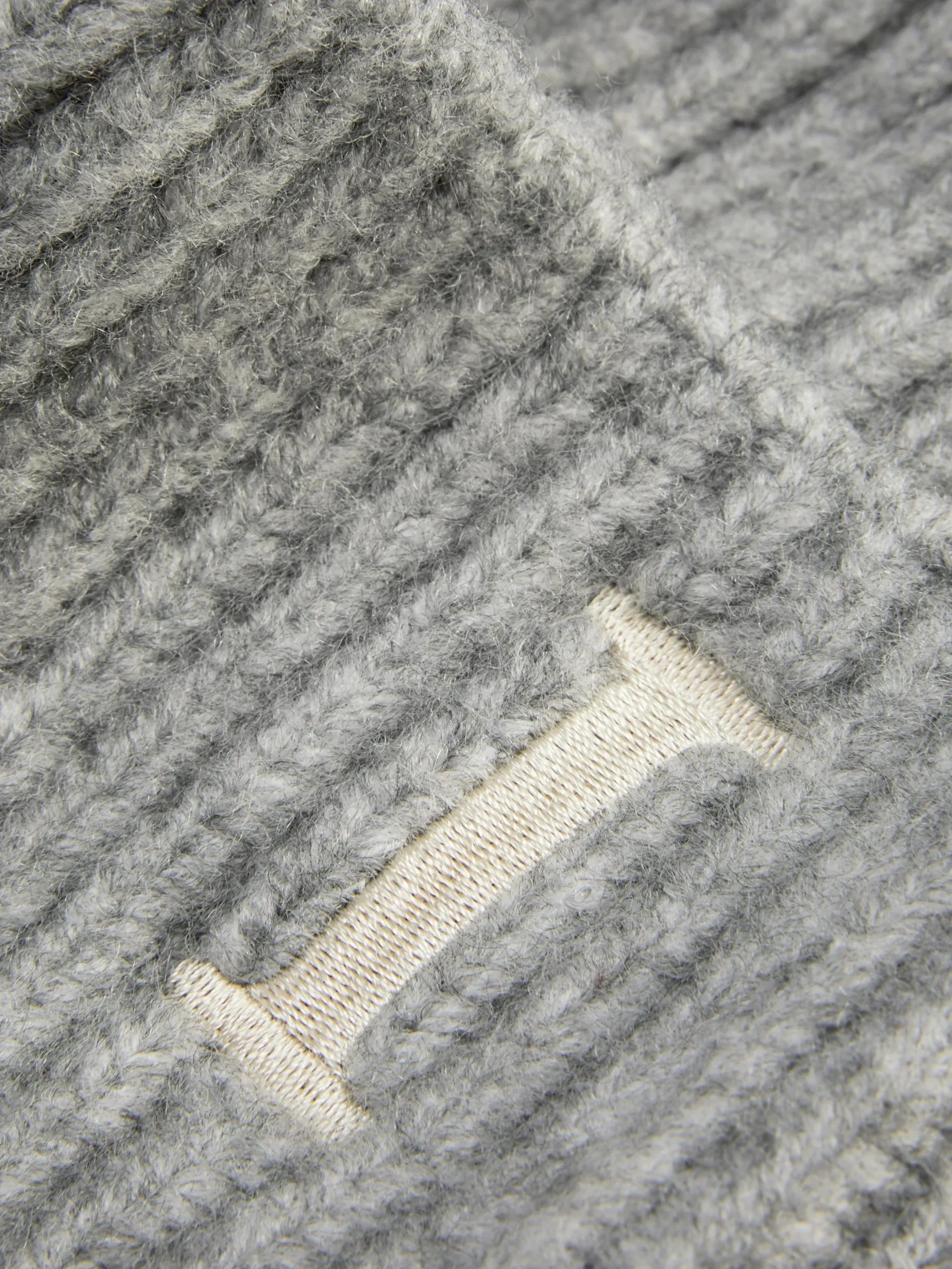 bandeau_en_tricot_avec_in_1-2.webp Bandeau En Tricot Avec Initiale Brodée