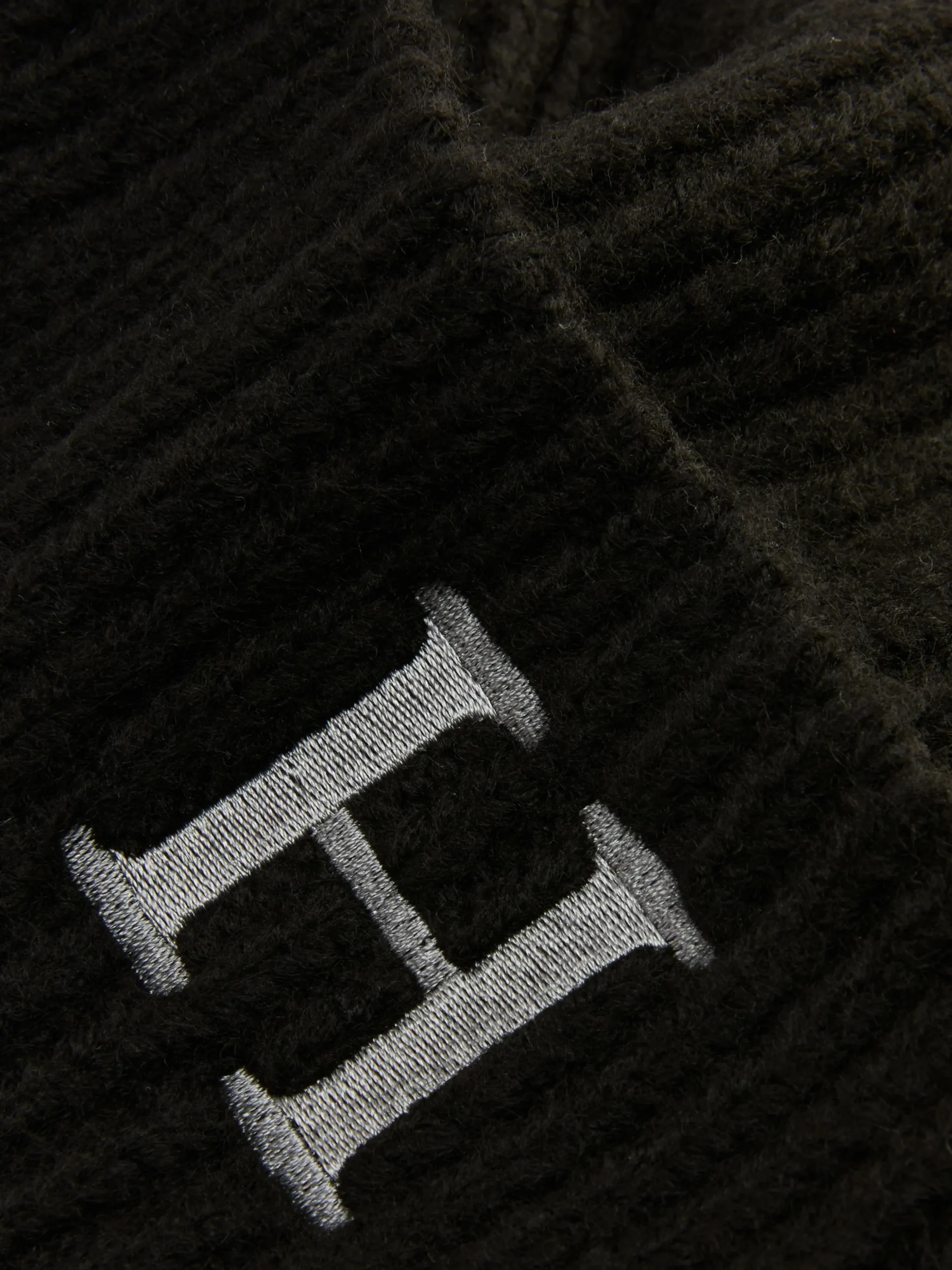 bandeau_en_tricot_avec_in_1.webp Bandeau En Tricot Avec Initiale Brodée