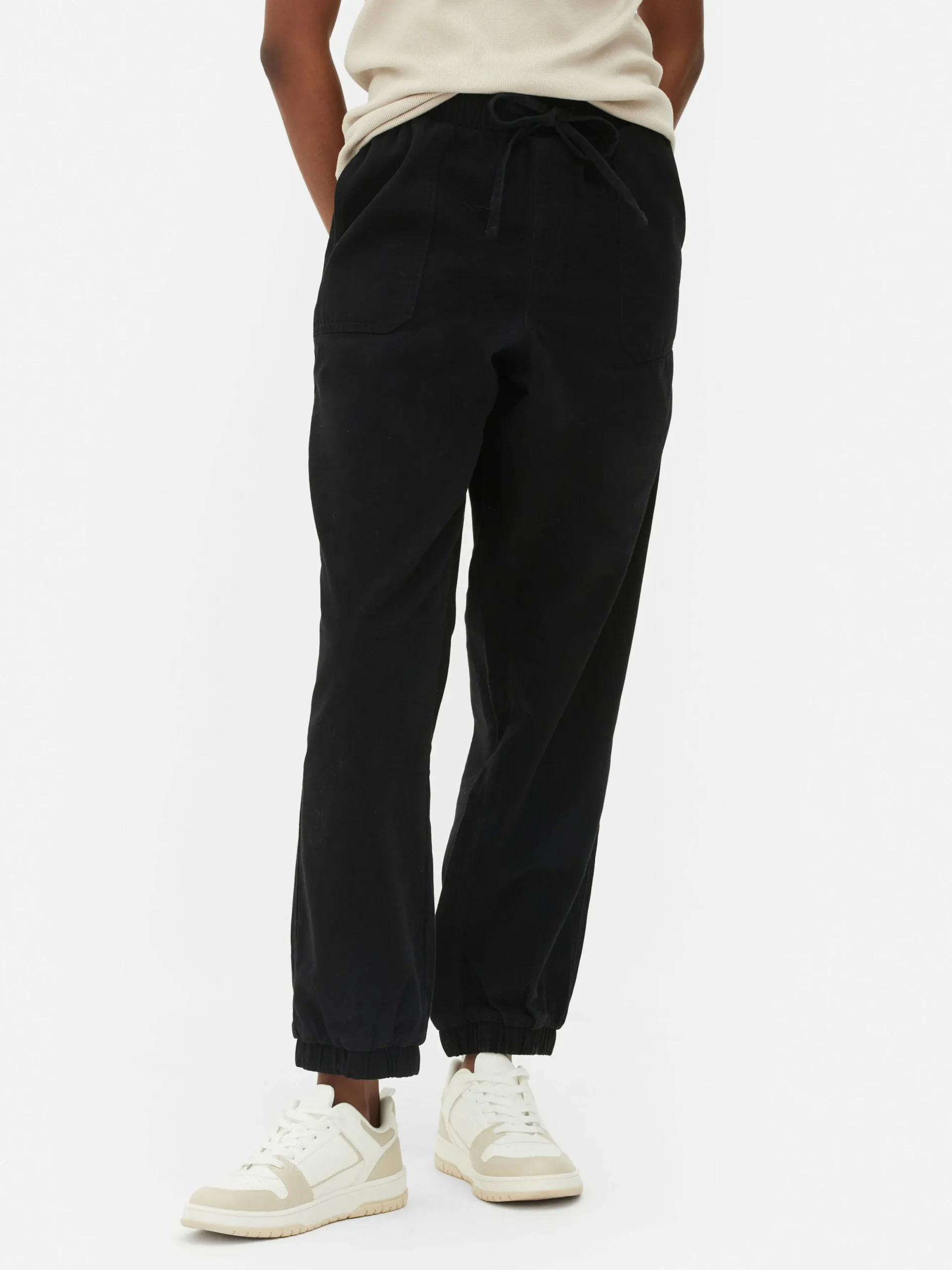 bas_de_jogging_en_denim_a_0.webp Bas De Jogging En Denim Avec Cordon De Serrage