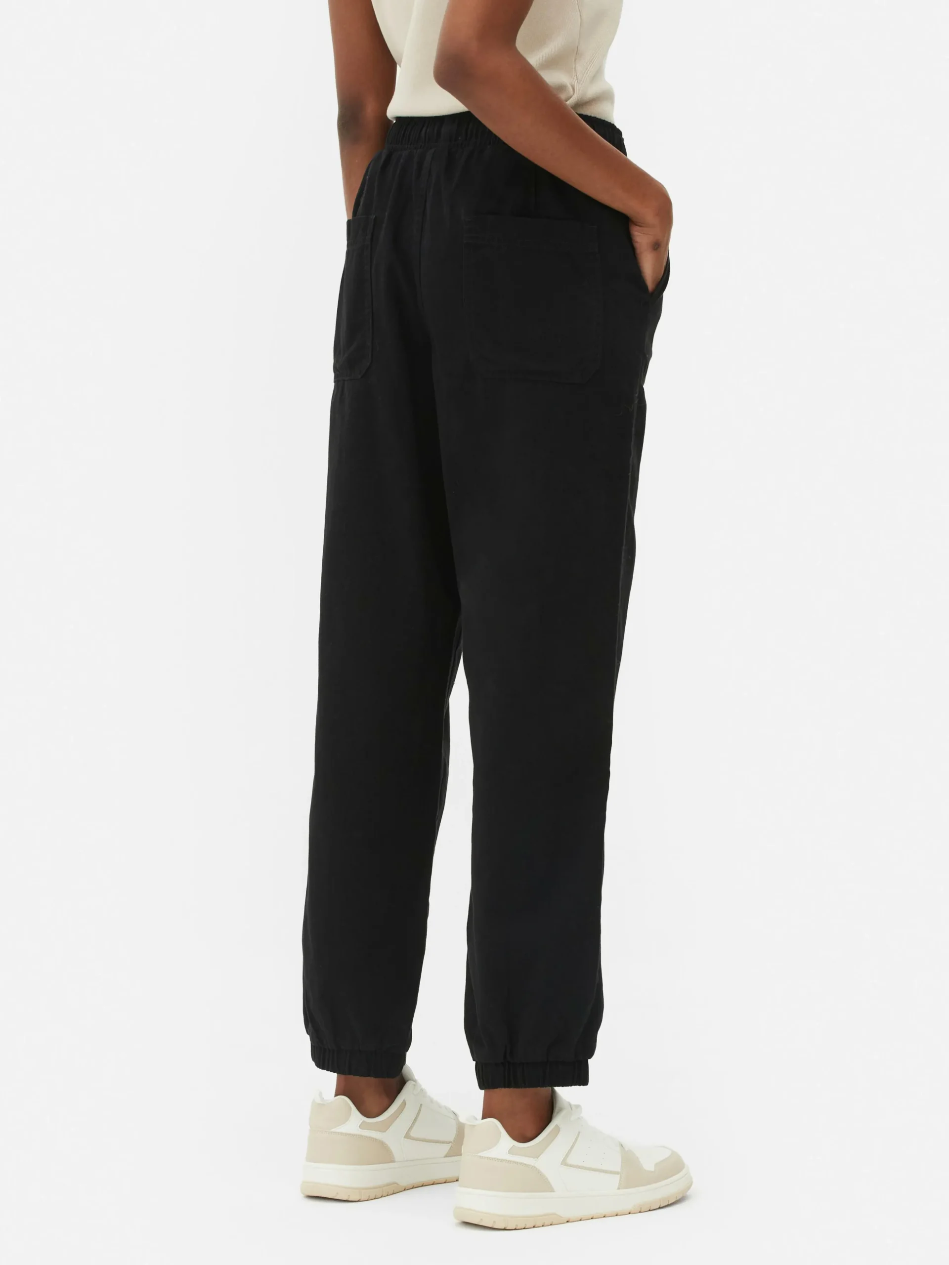 bas_de_jogging_en_denim_a_3.webp Bas De Jogging En Denim Avec Cordon De Serrage