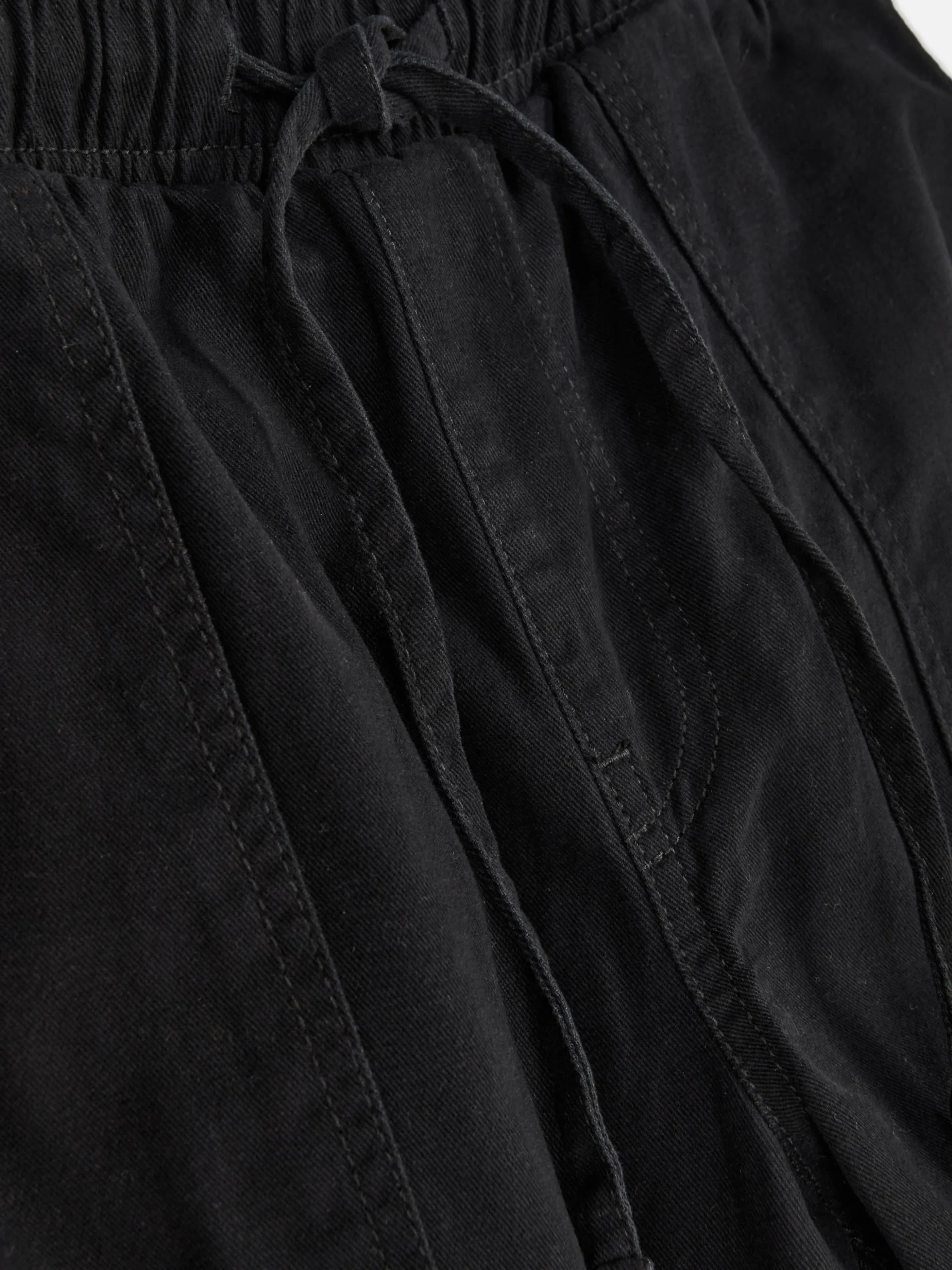 bas_de_jogging_en_denim_a_5.webp Bas De Jogging En Denim Avec Cordon De Serrage