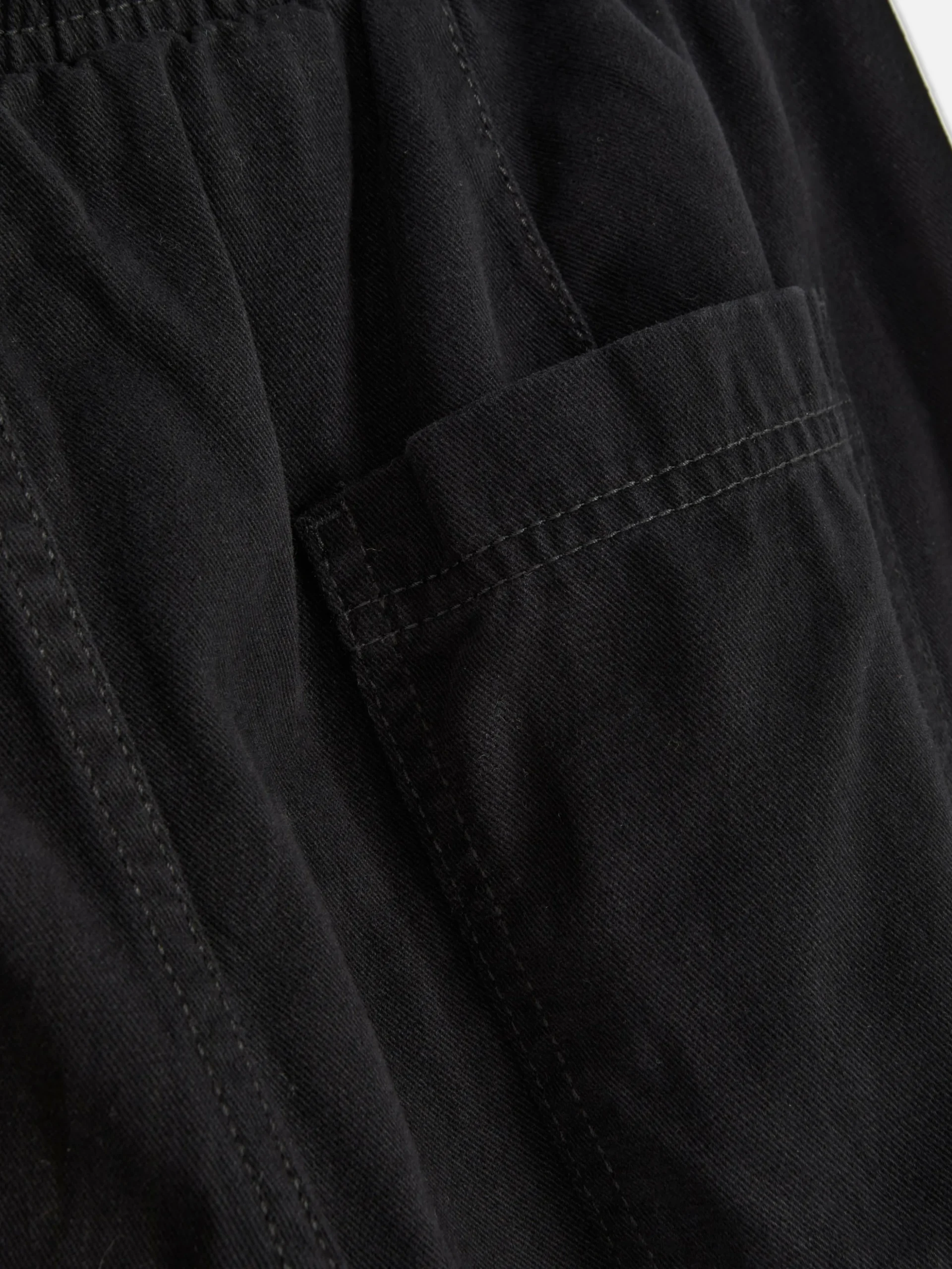 bas_de_jogging_en_denim_a_6.webp Bas De Jogging En Denim Avec Cordon De Serrage