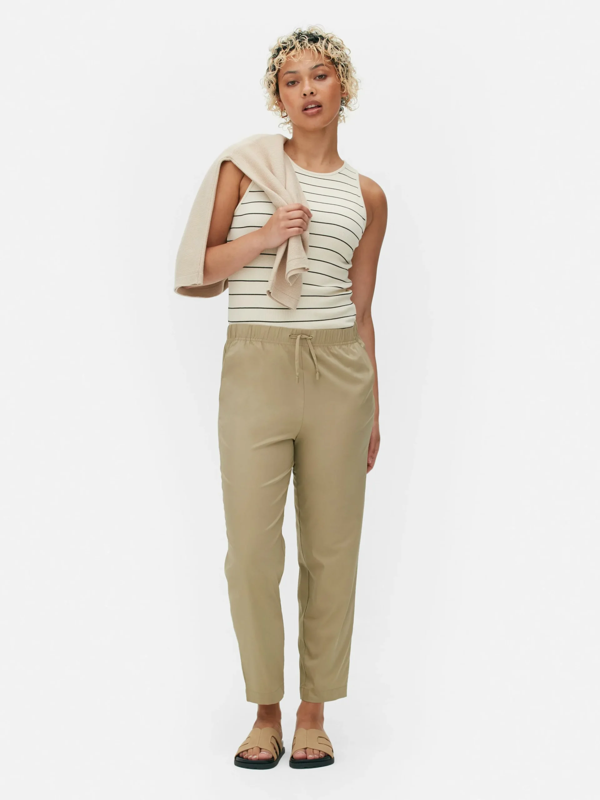 bas_de_jogging_fusel_en_p_0.webp Bas De Jogging Fuselé En Popeline