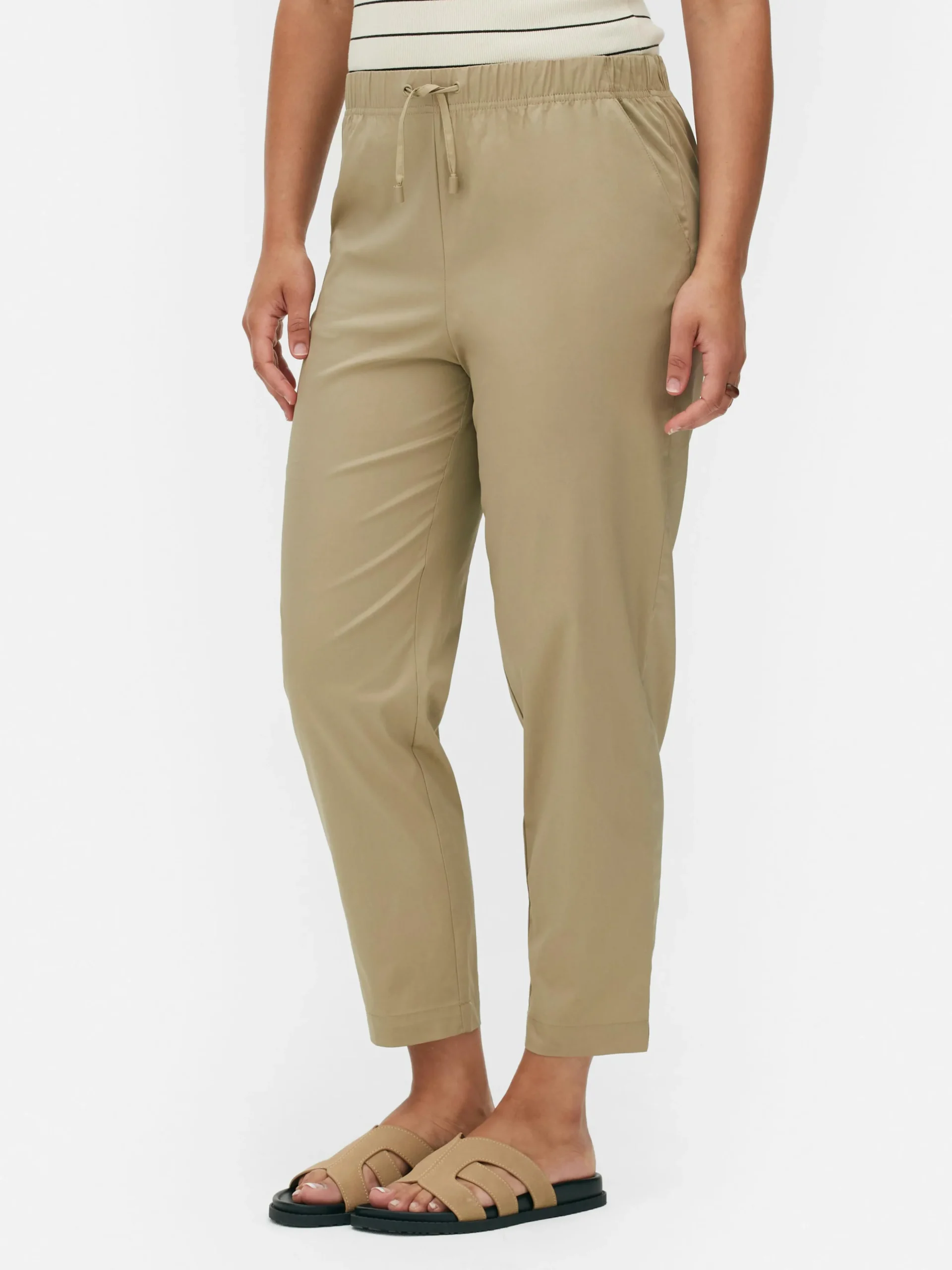 bas_de_jogging_fusel_en_p_1.webp Bas De Jogging Fuselé En Popeline