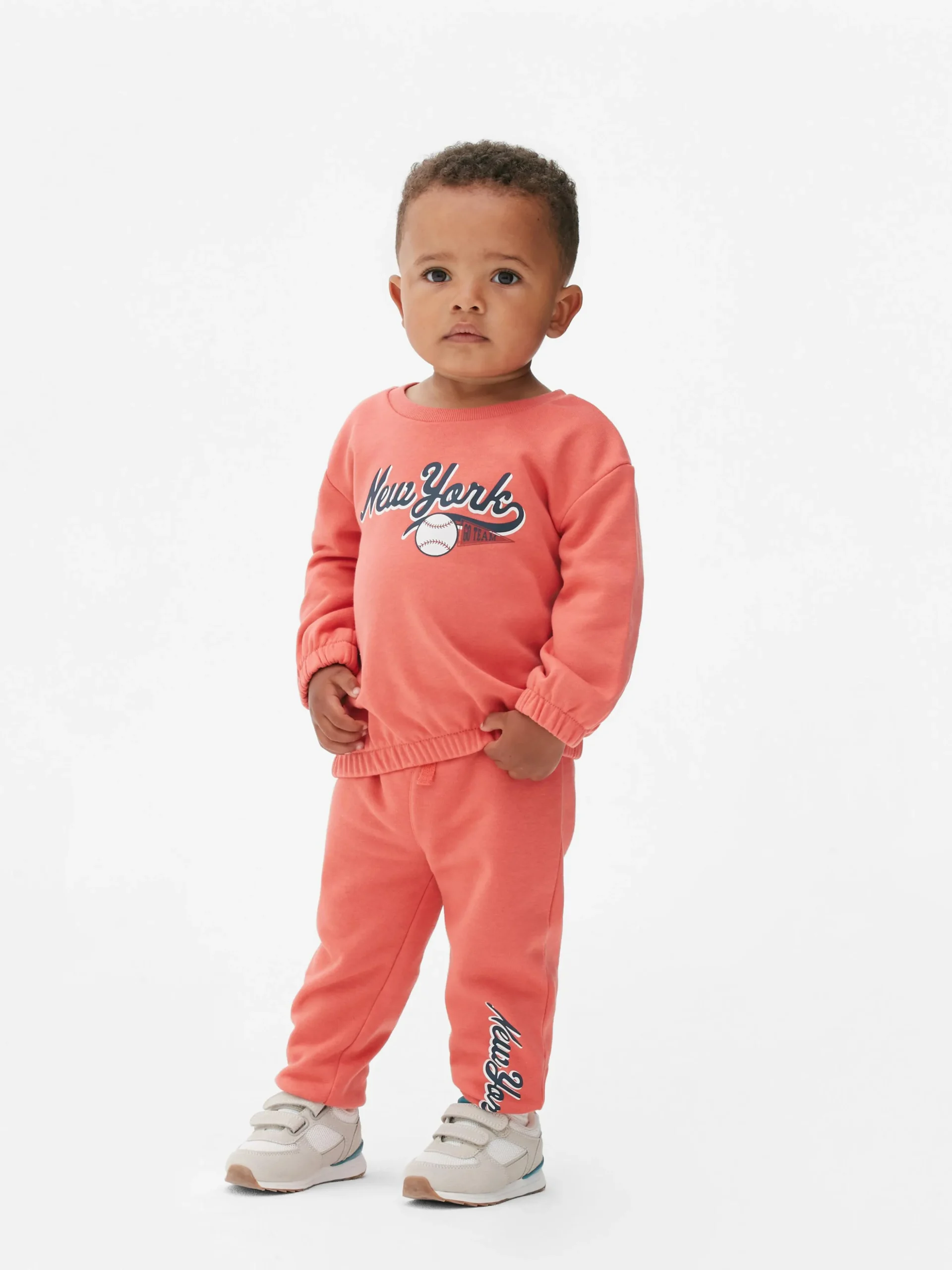 bas_de_jogging_resserr_au_0.webp Bas De Jogging Resserré Aux Chevilles Avec Cordon De Serrage