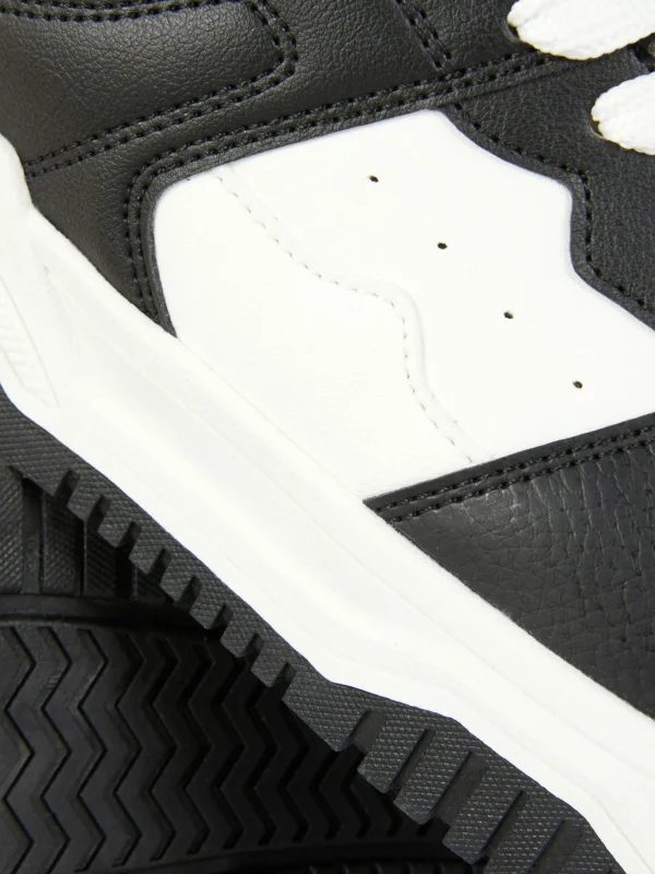 Baskets à Lacets Avec Empiècements Contrastés