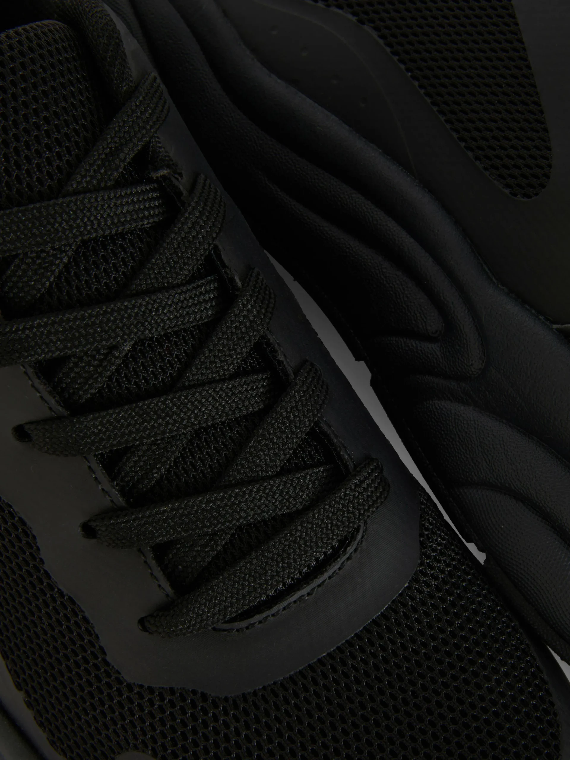 baskets__semelle_paisse_e_4.webp Baskets à Semelle épaisse Et Empiècements