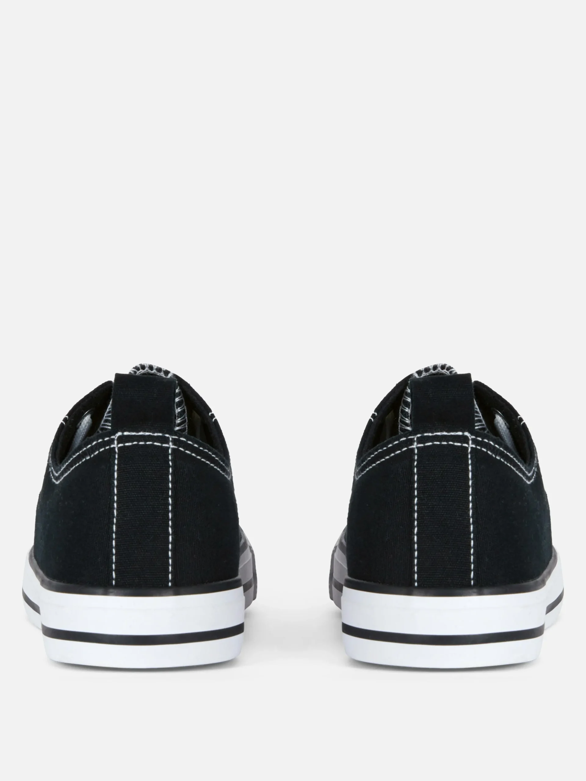 baskets_basses_classiques_2.webp Baskets Basses Classiques En Toile