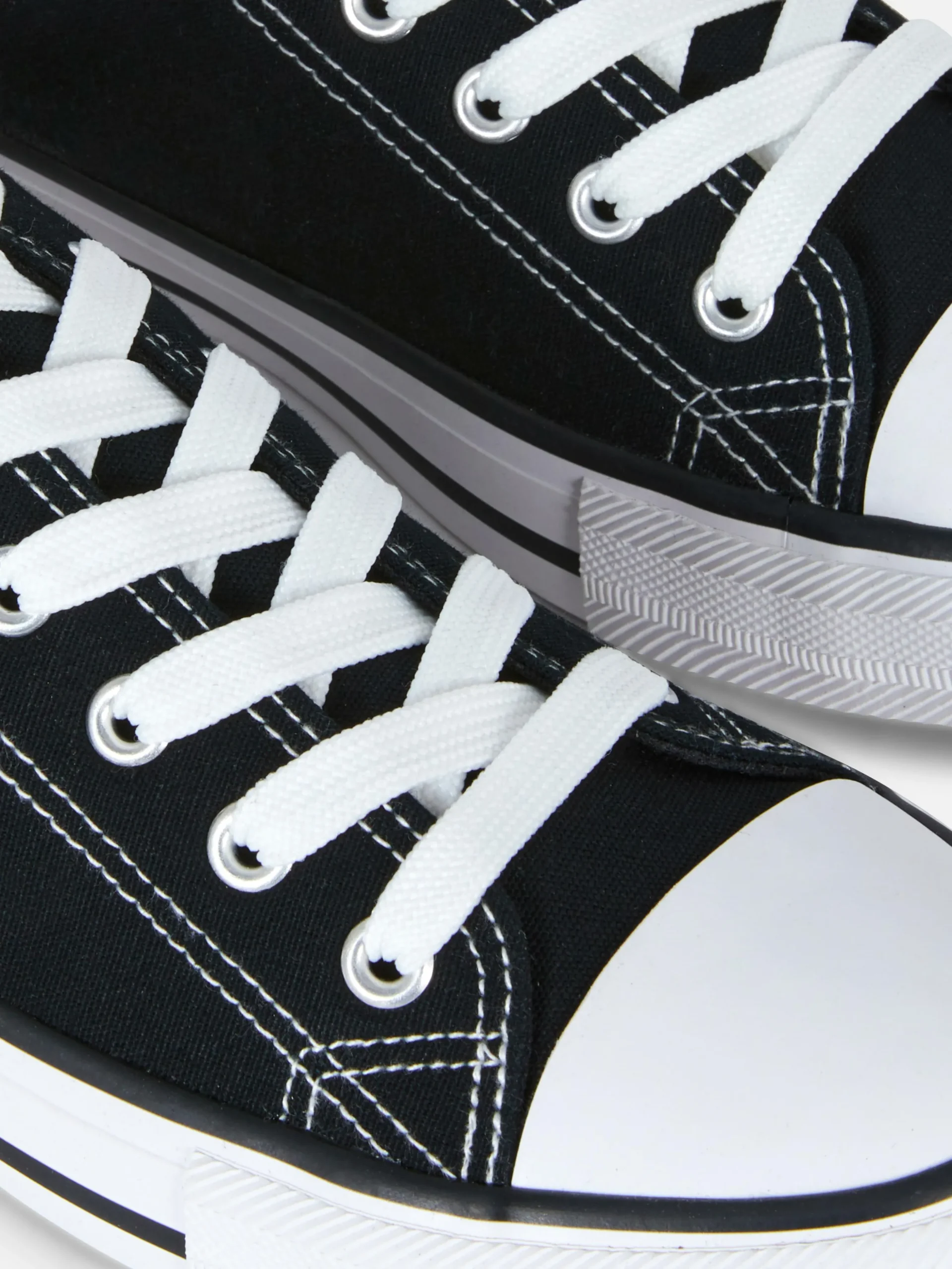 baskets_basses_classiques_4.webp Baskets Basses Classiques En Toile