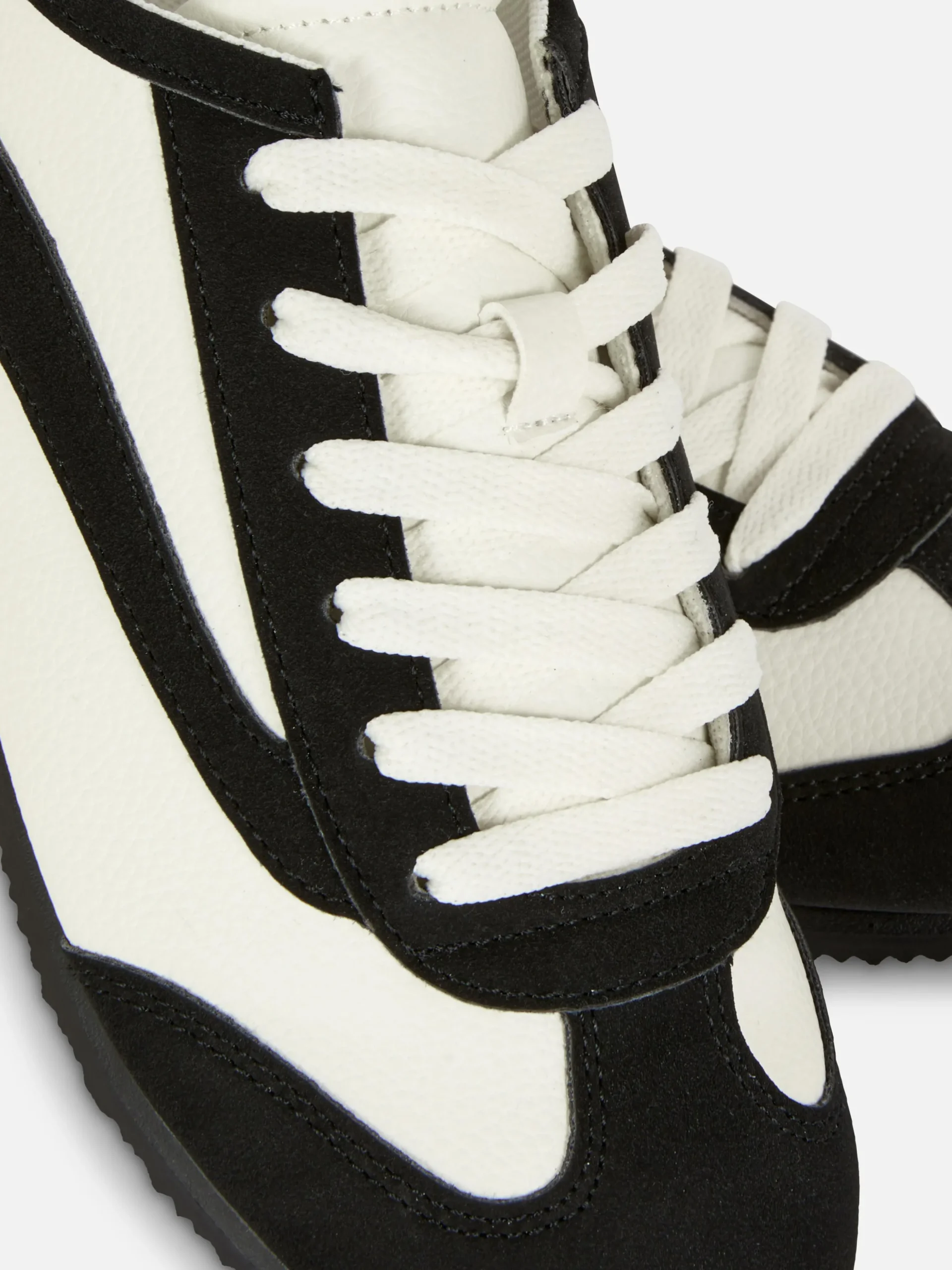 baskets_basses_de_tennis__4.webp Baskets Basses De Tennis à Lacets