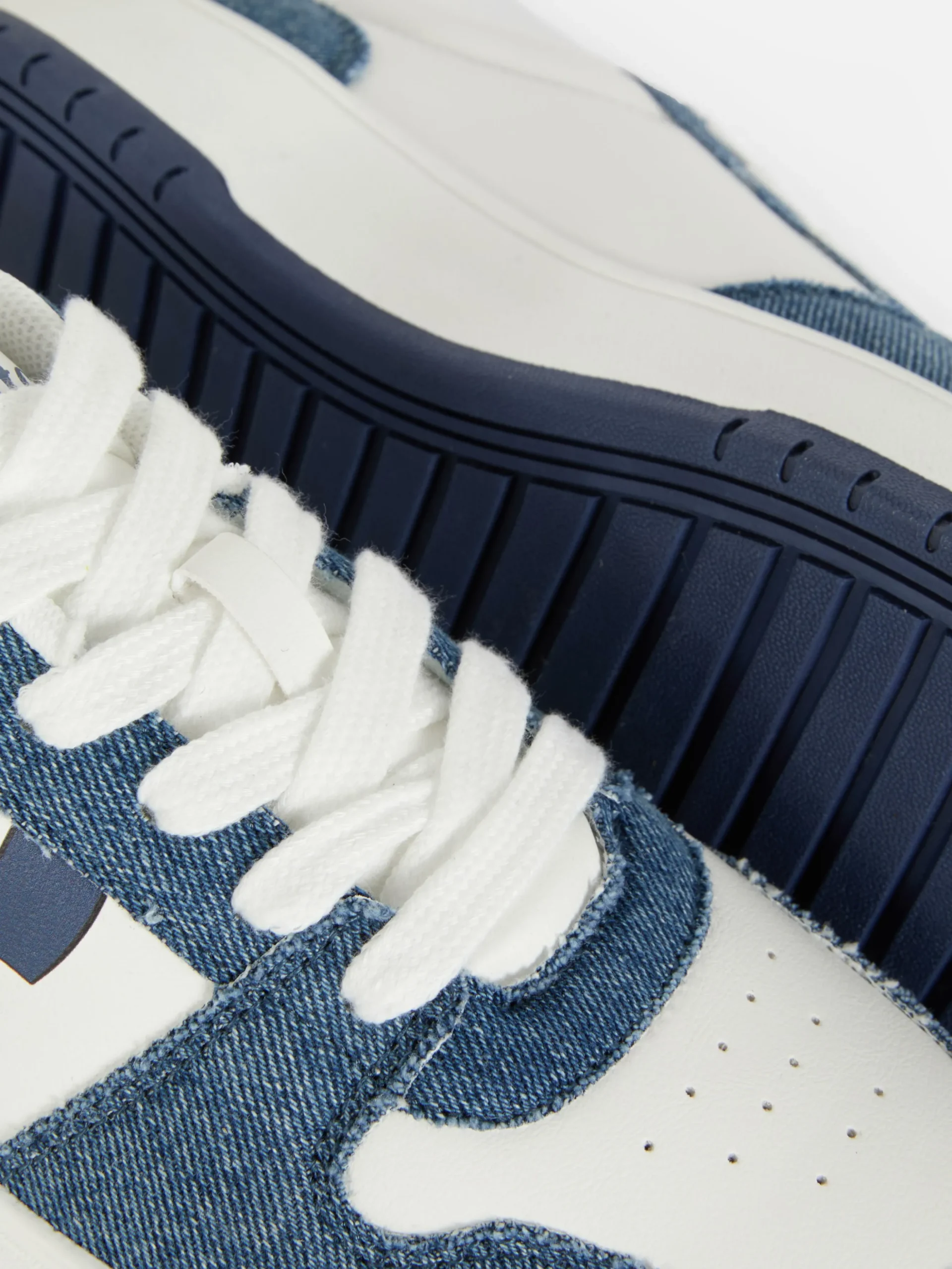 baskets_basses_en_denim_d_4.webp Baskets Basses En Denim Disney Lilo & Stitch