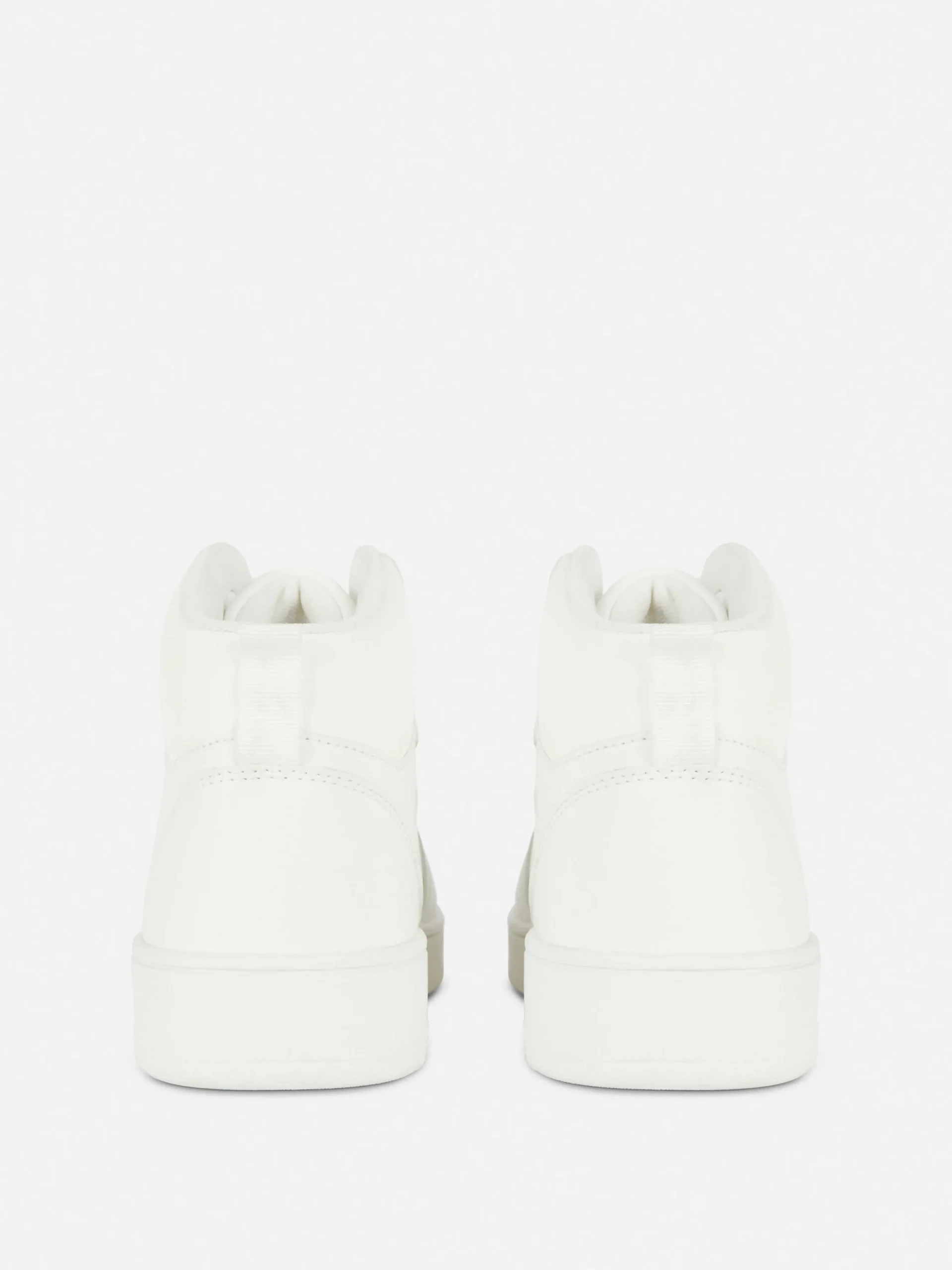 baskets_montantes__semell_2-1.webp Baskets Montantes à Semelle épaisse