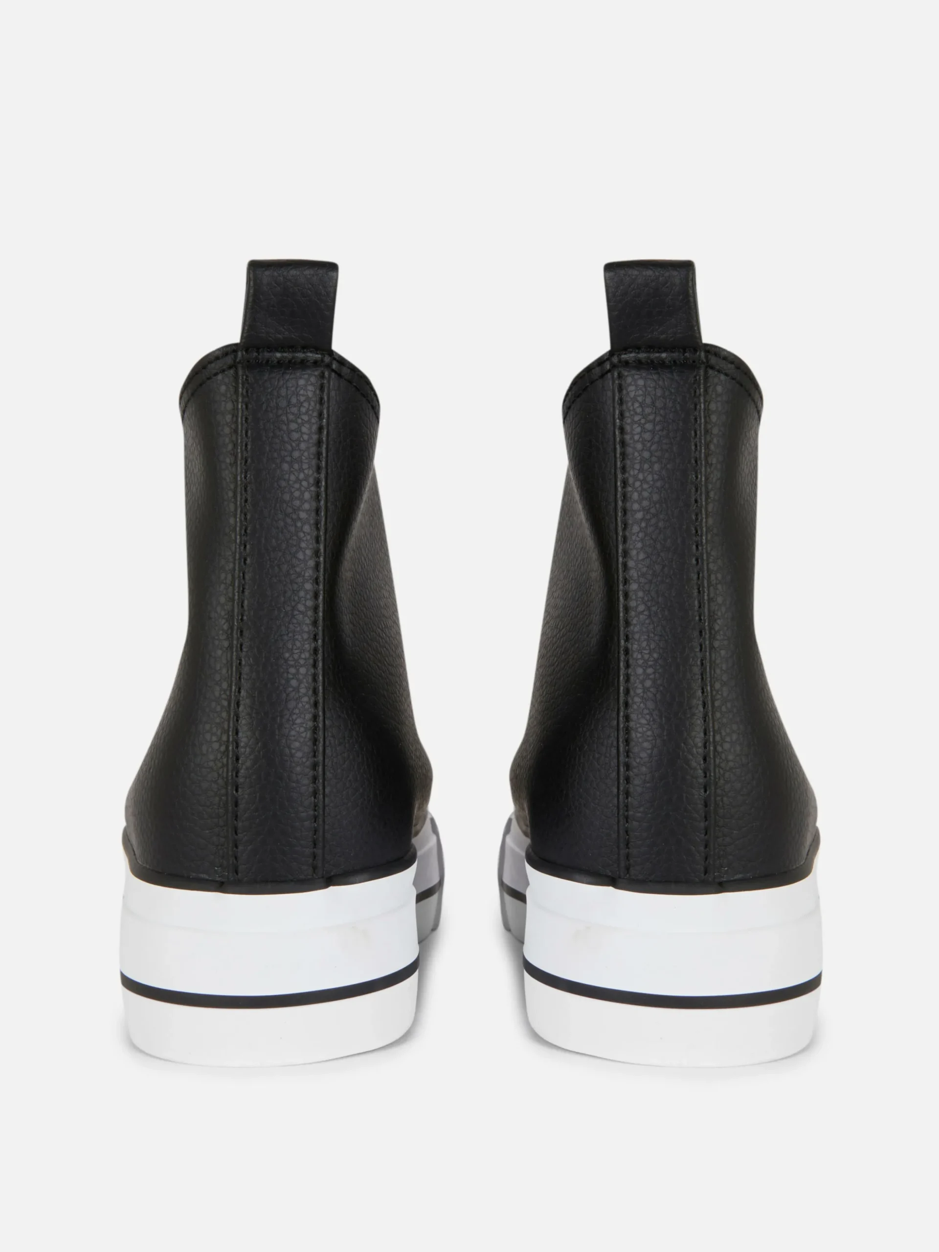 baskets_montantes_compens_2.webp Baskets Montantes Compensées En Simili Cuir