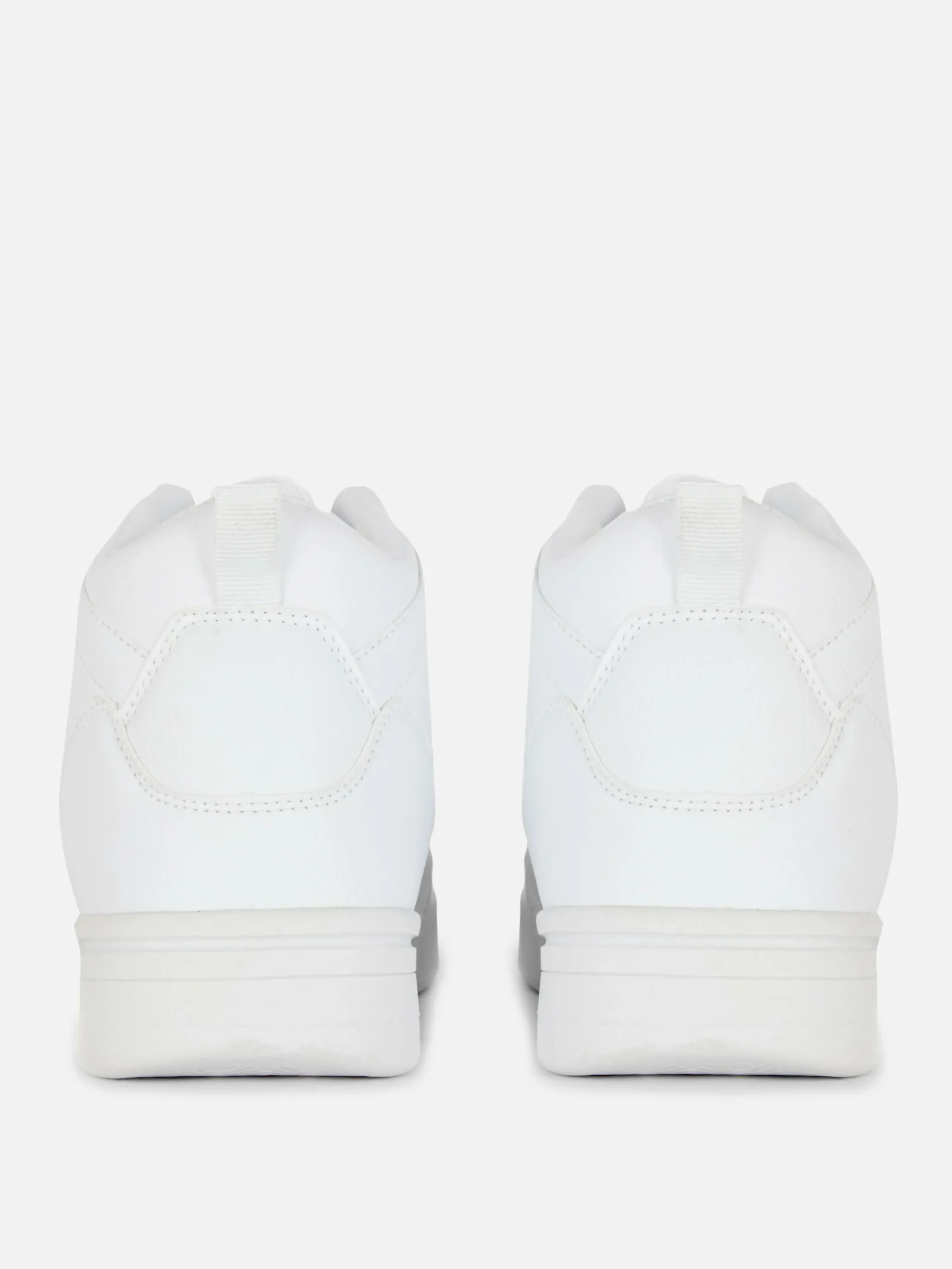 baskets_montantes_de_bask_2-1.webp Baskets Montantes De Basket-ball