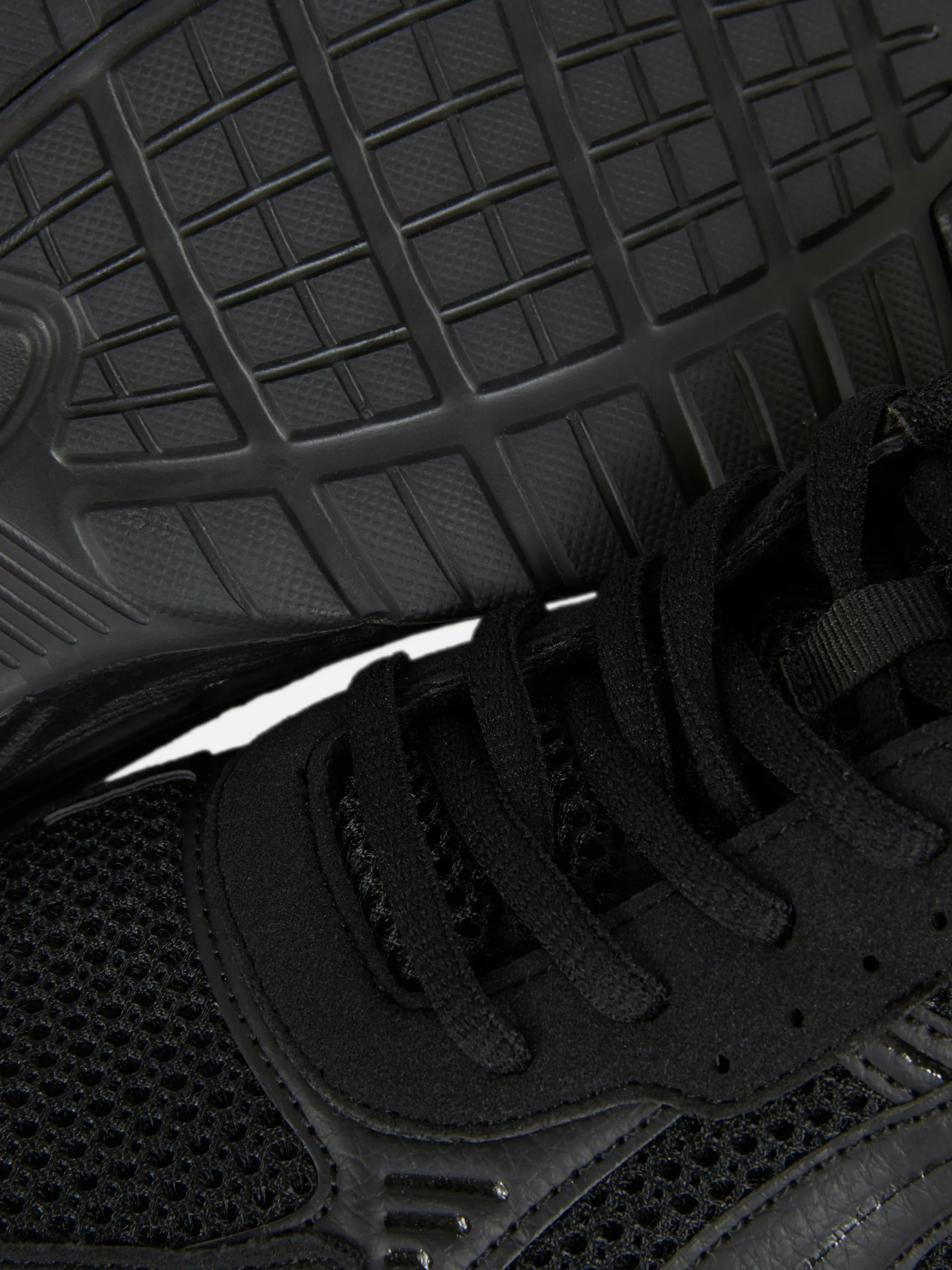 baskets_sport__empicement_4-1.webp Baskets Sport à Empiècements Multiples