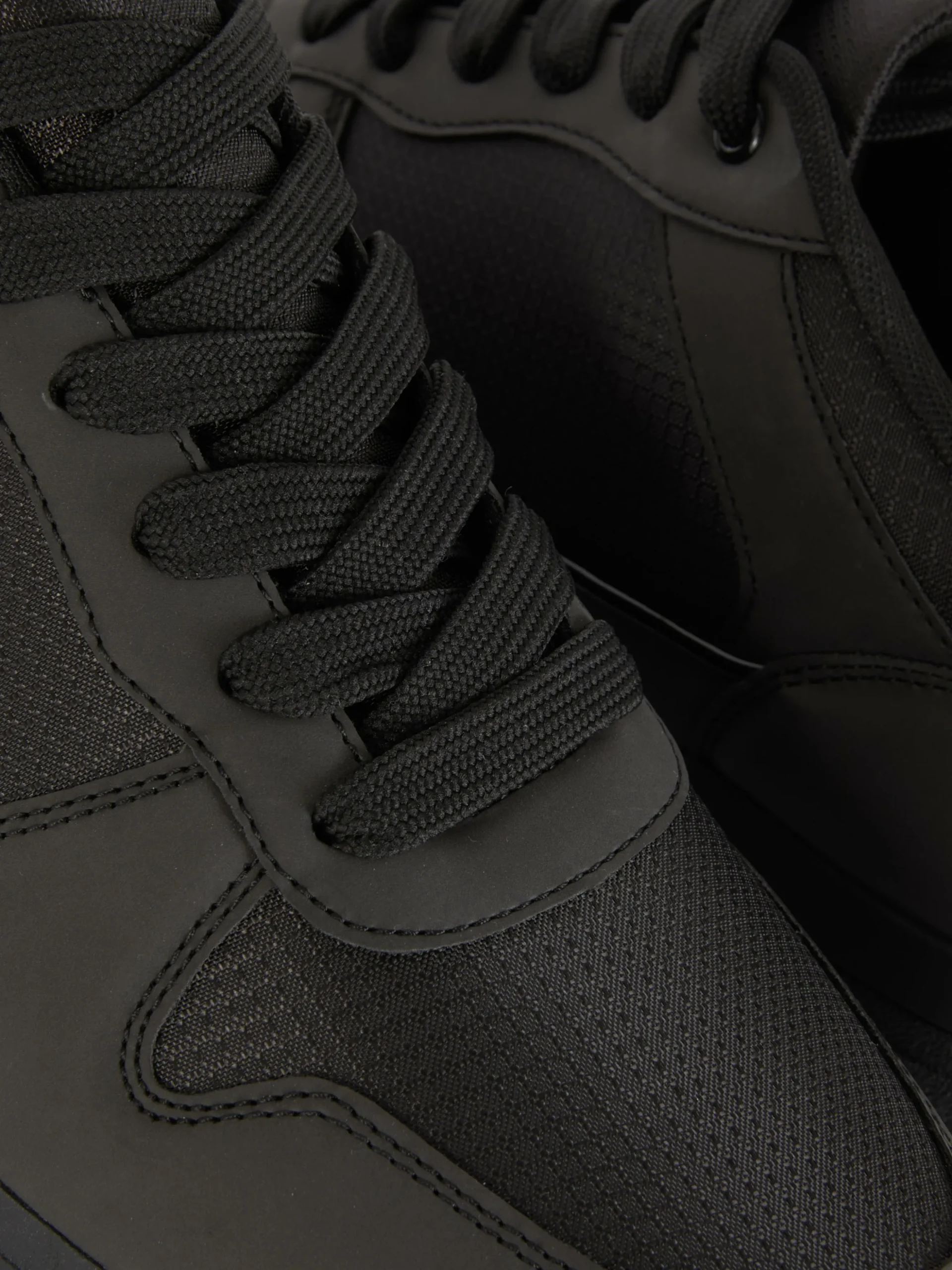 baskets_sportives__semell_4.webp Baskets Sportives à Semelle épaisse