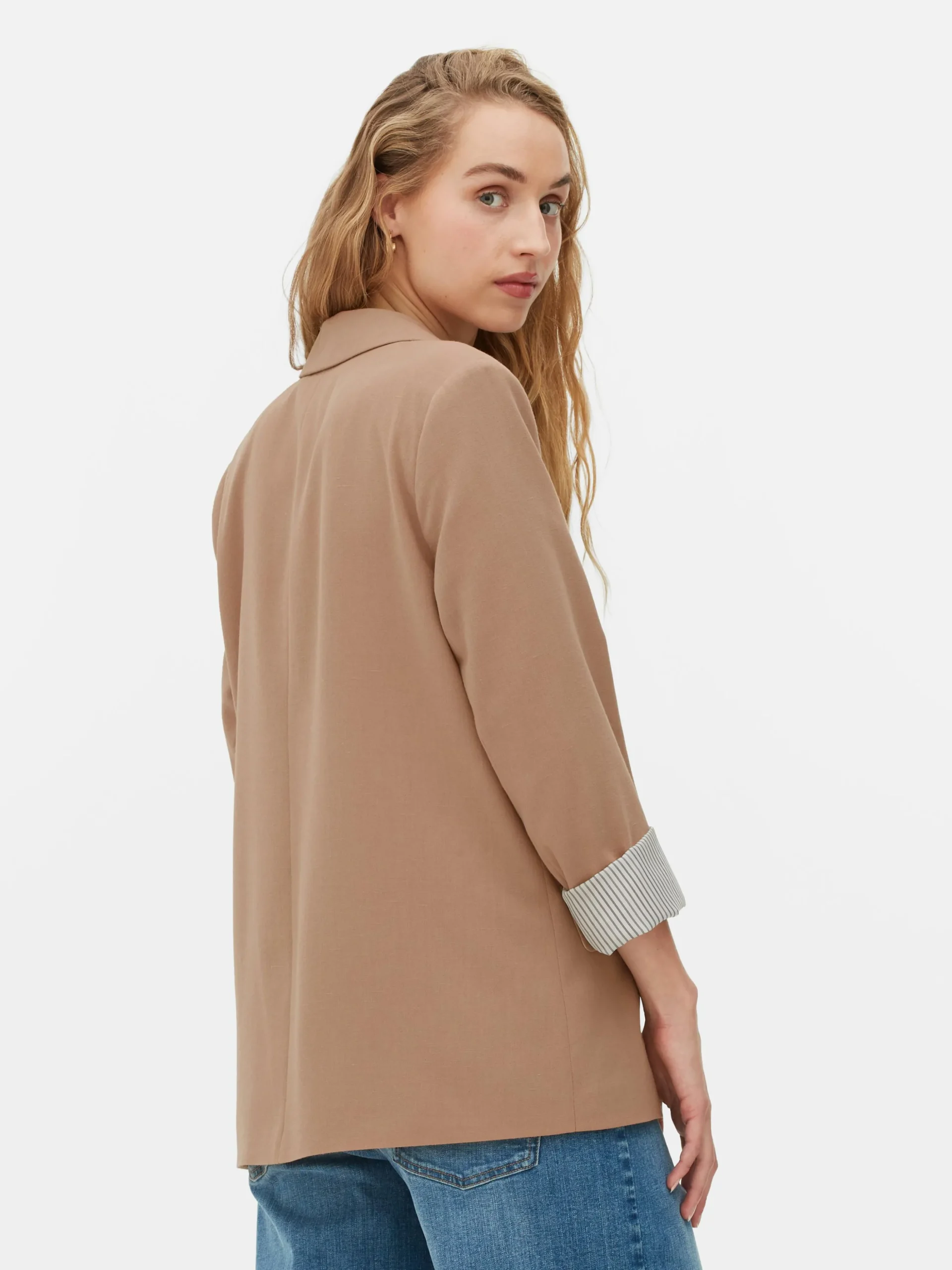 blazer_ajust__effet_bord__3-2.webp Blazer Ajusté à Effet Bord à Bord