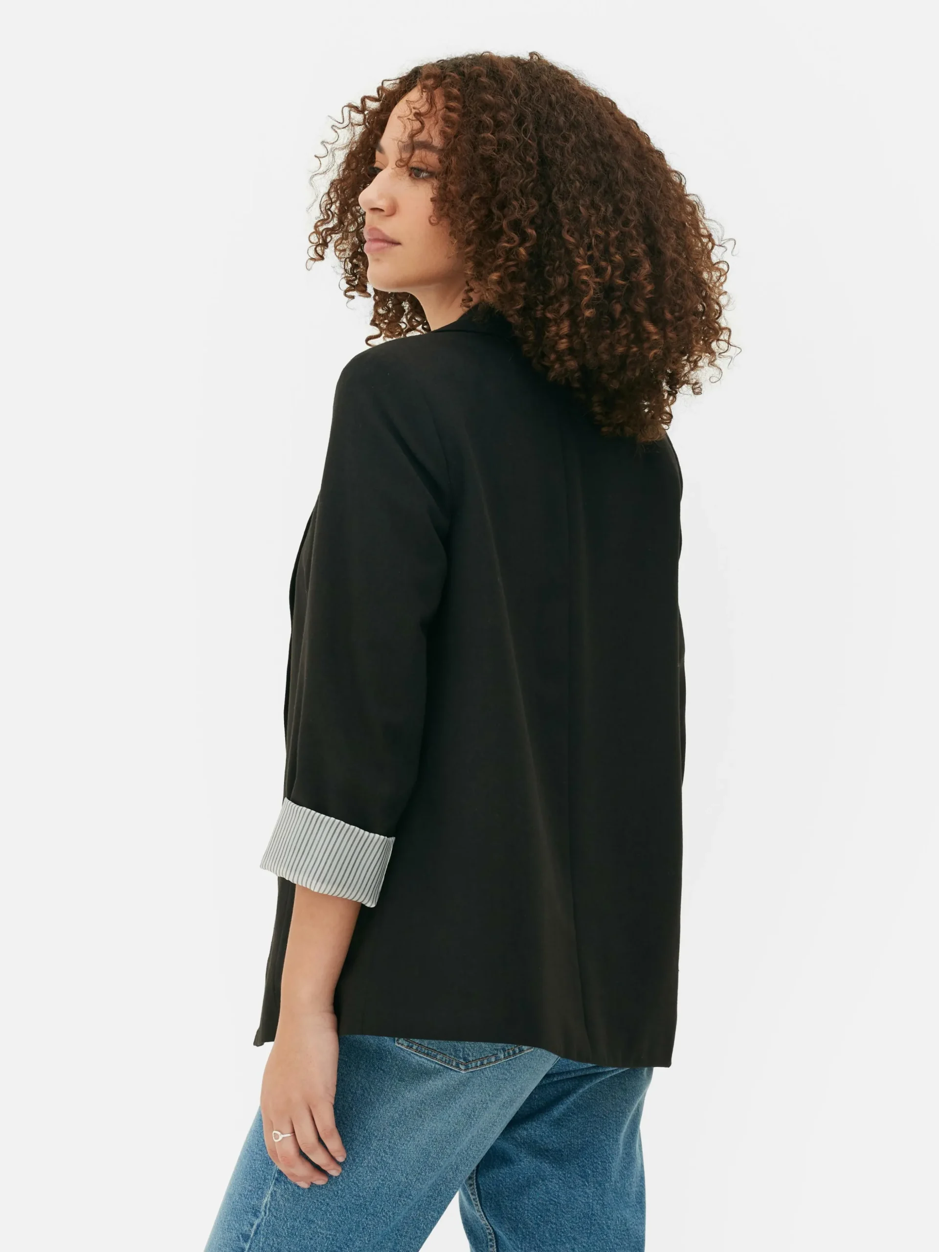 blazer_ajust__effet_bord__3.webp Blazer Ajusté à Effet Bord à Bord