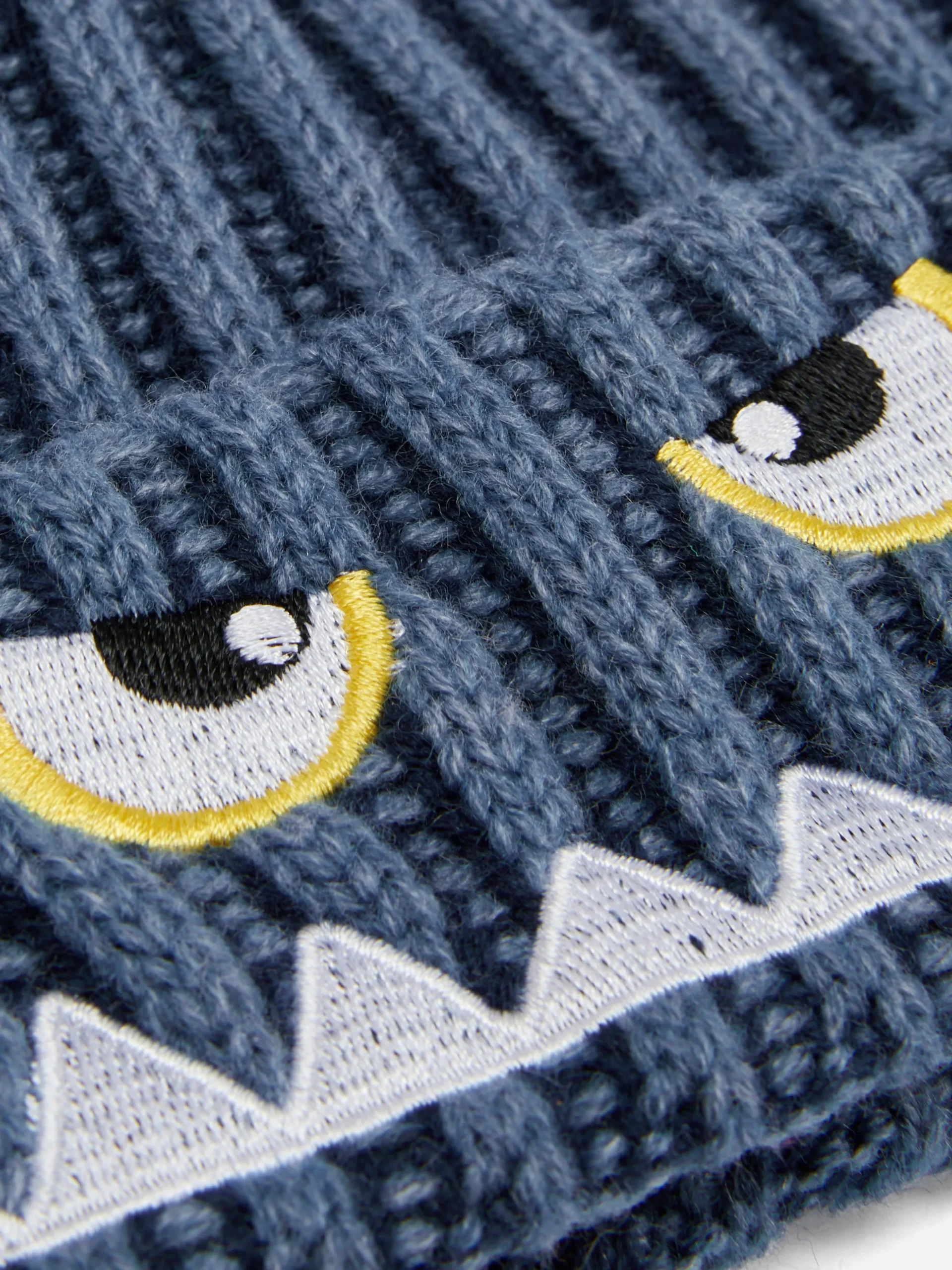 bonnet_en_maille_brode_1.webp Bonnet En Maille Brodée