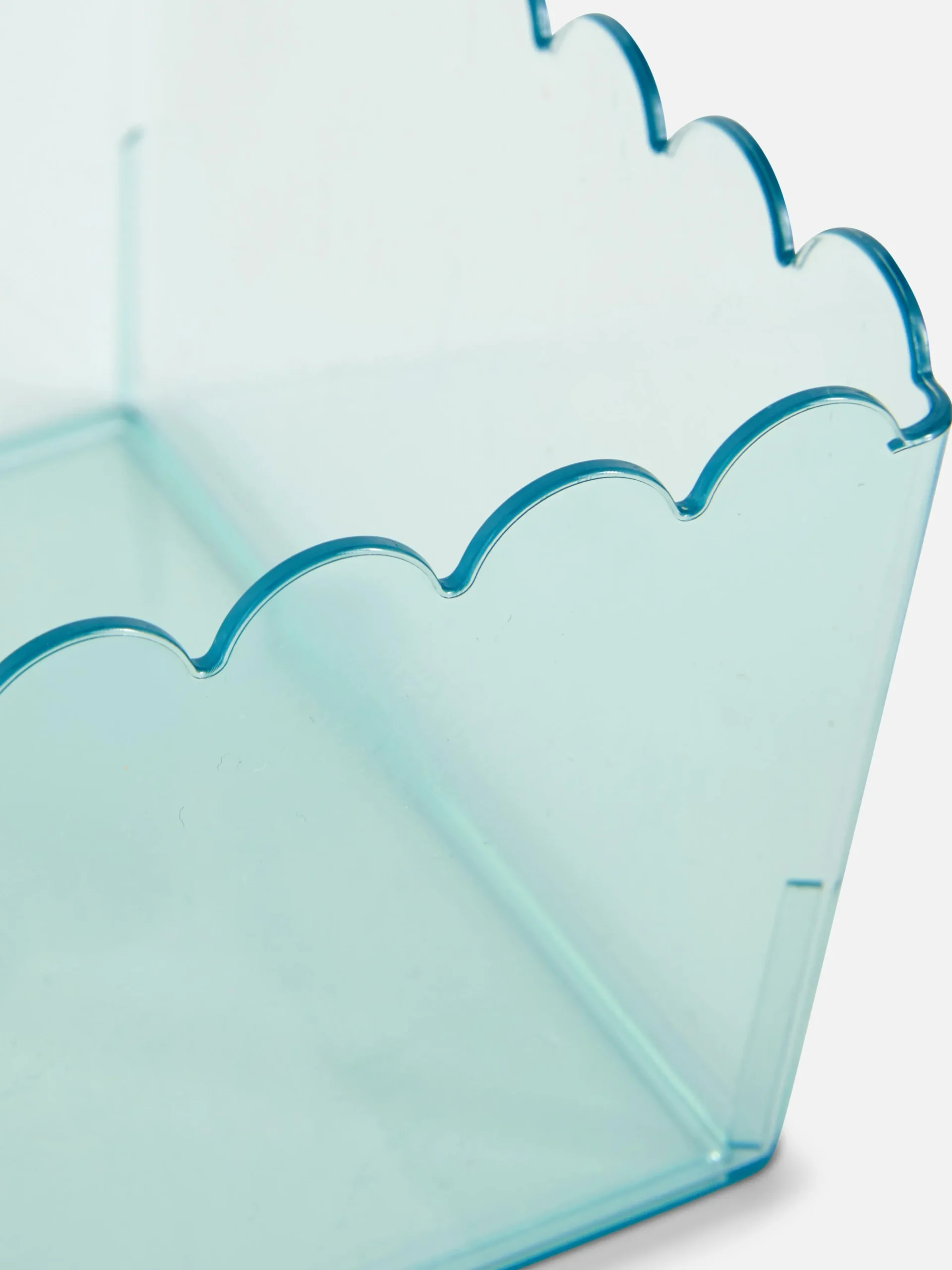 bote_de_rangement_translu_1.webp Boîte De Rangement Translucide à Bord Festonné