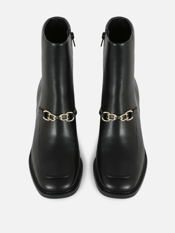 Bottes à Talons Carrés Et Détail Chaîne Rita Ora