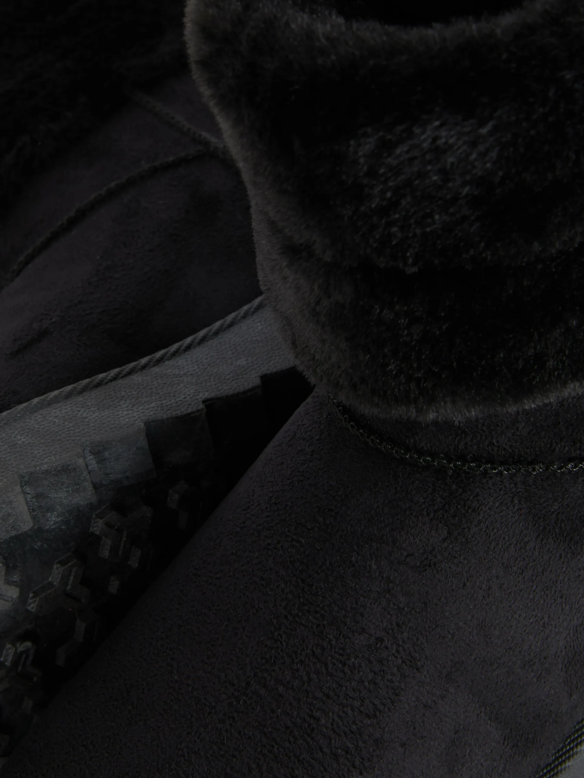 bottes_doubles_en_fausse__4-1.webp Bottes Doublées En Fausse Fourrure