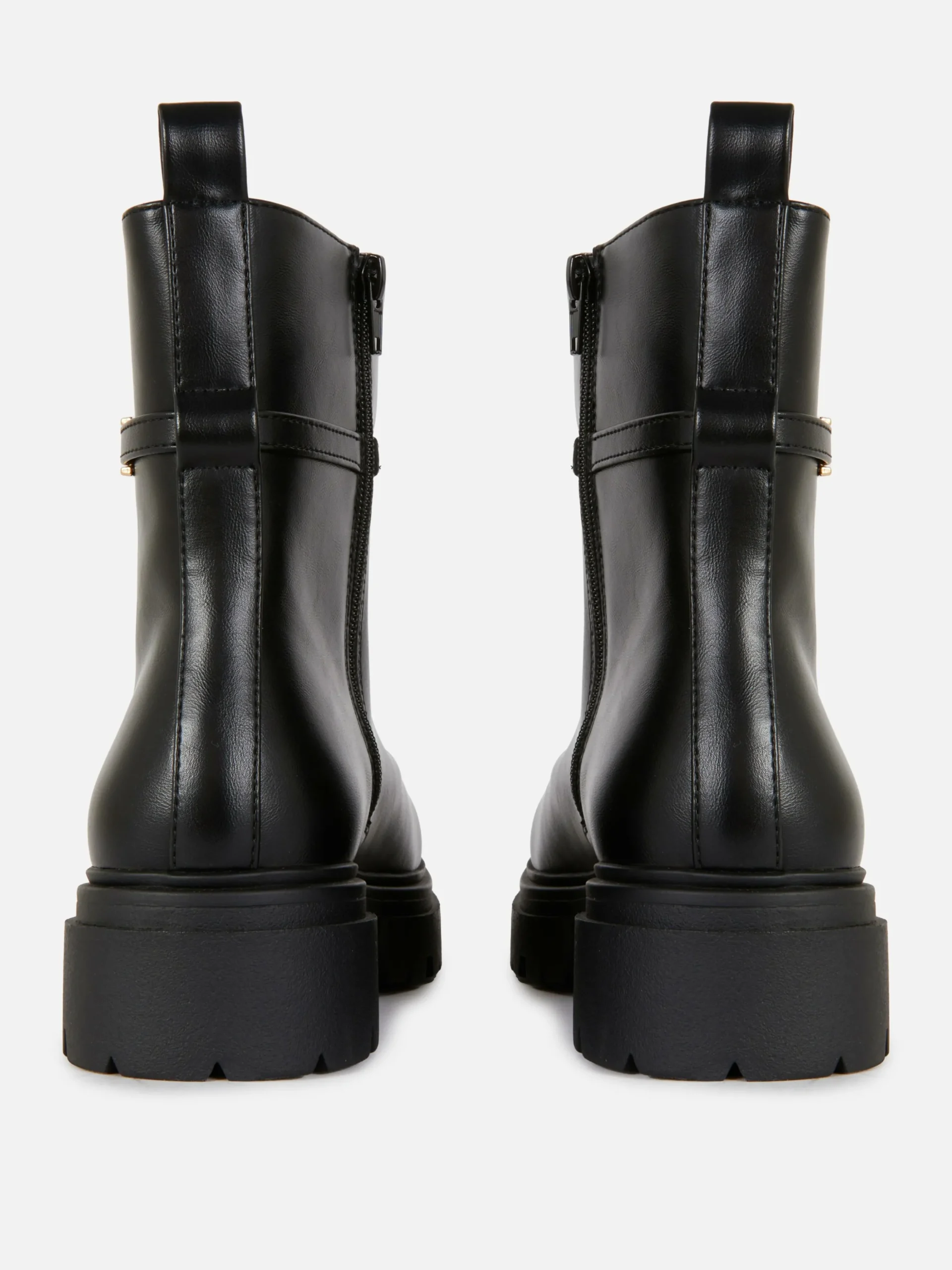 bottines__boucle_2.webp Bottines à Boucle