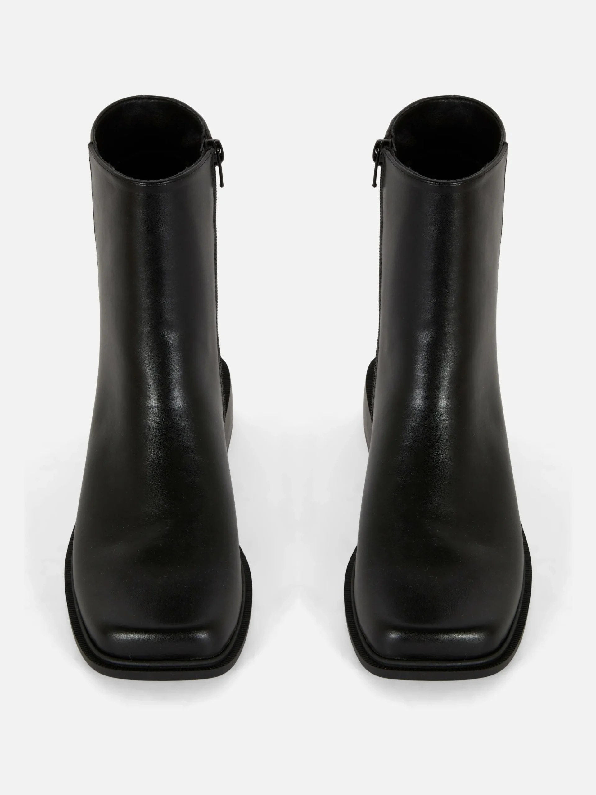 bottines__bout_carr_1.webp Bottines à Bout Carré