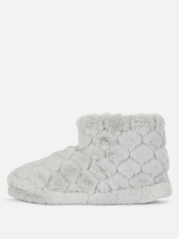 Bottines Duveteuses à Pompons