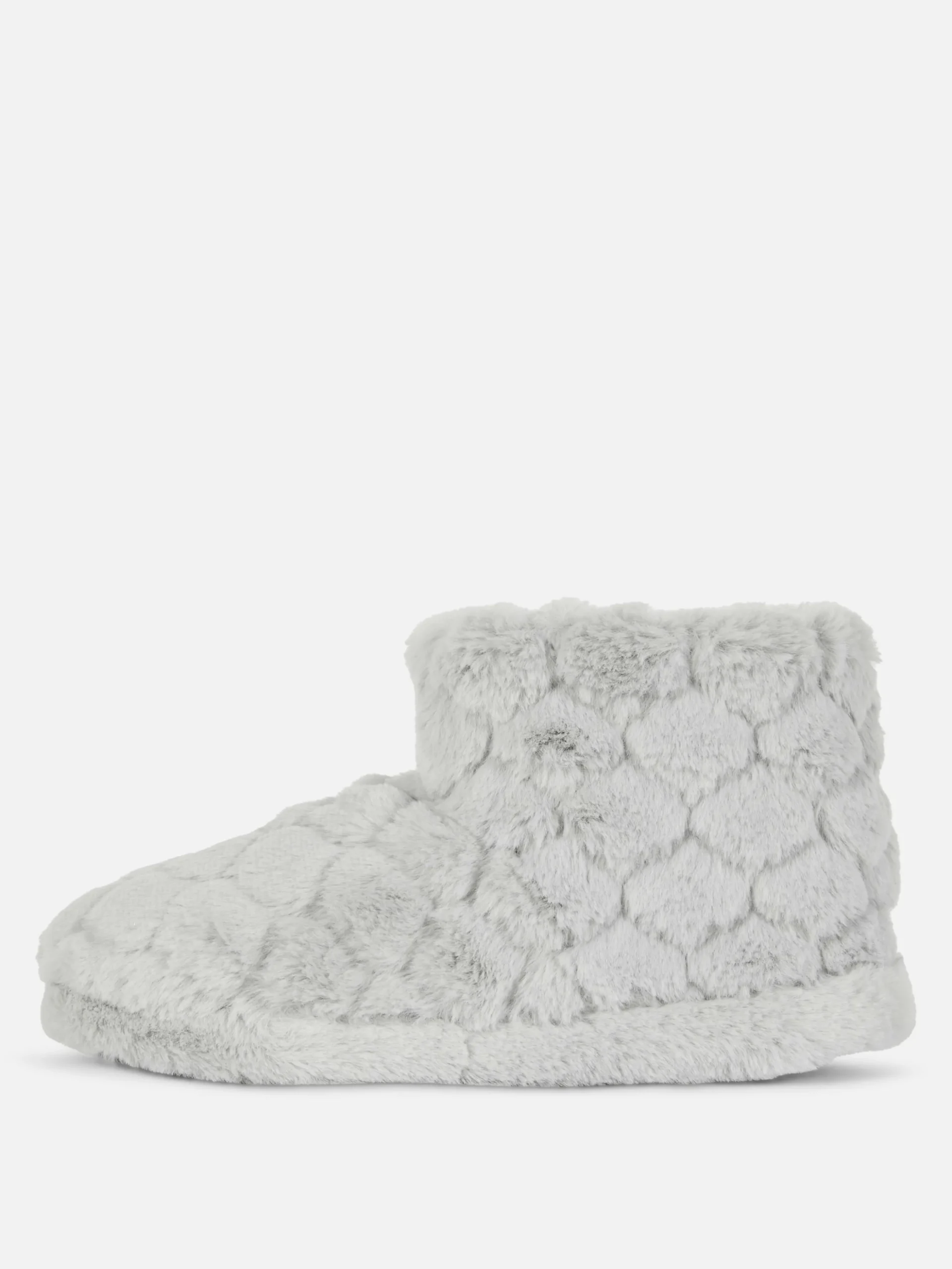 bottines_duveteuses__pomp_3-1.webp Bottines Duveteuses à Pompons