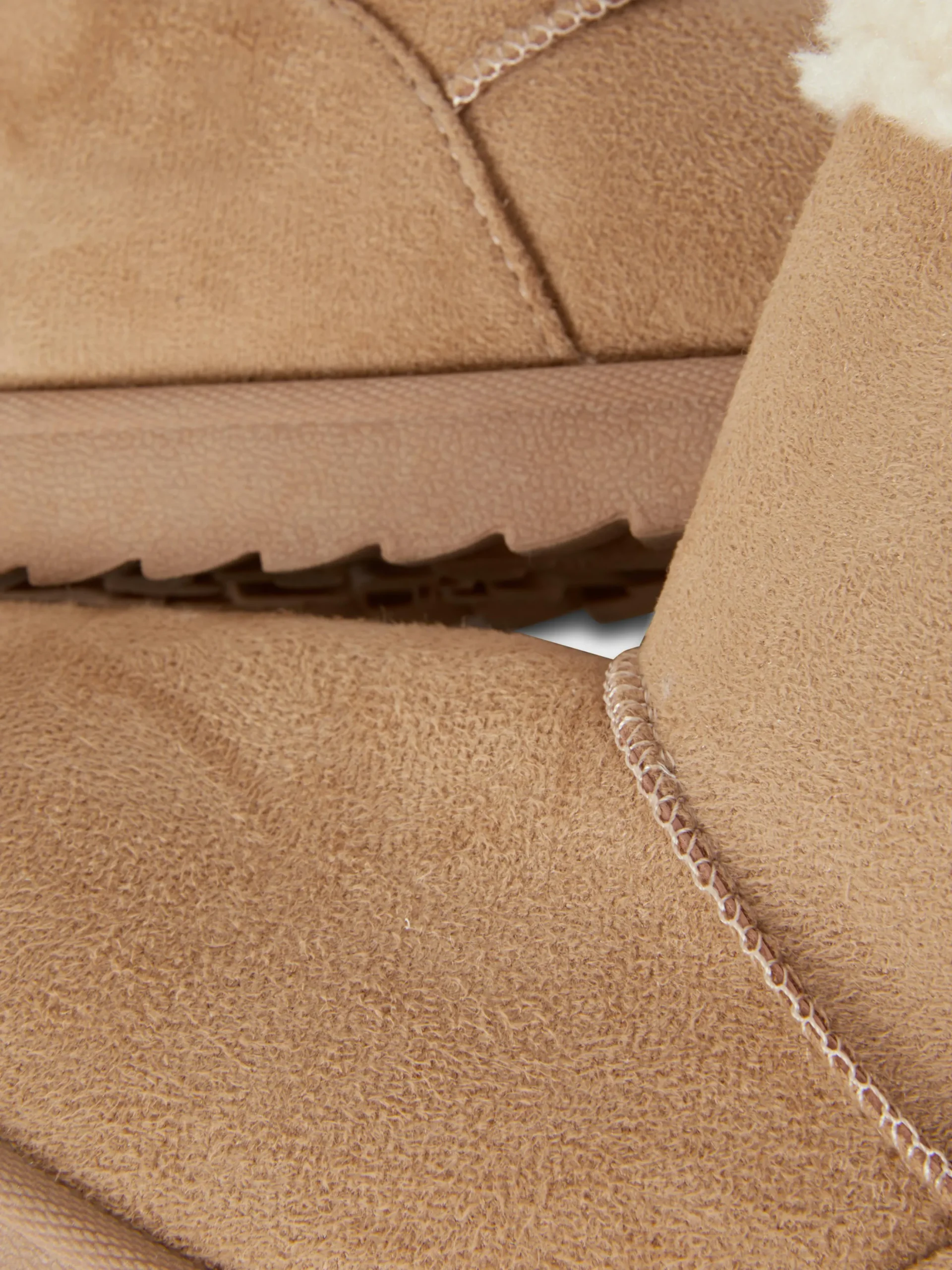 bottines_en_fausse_fourru_4.webp Bottines En Fausse Fourrure Avec Nœud