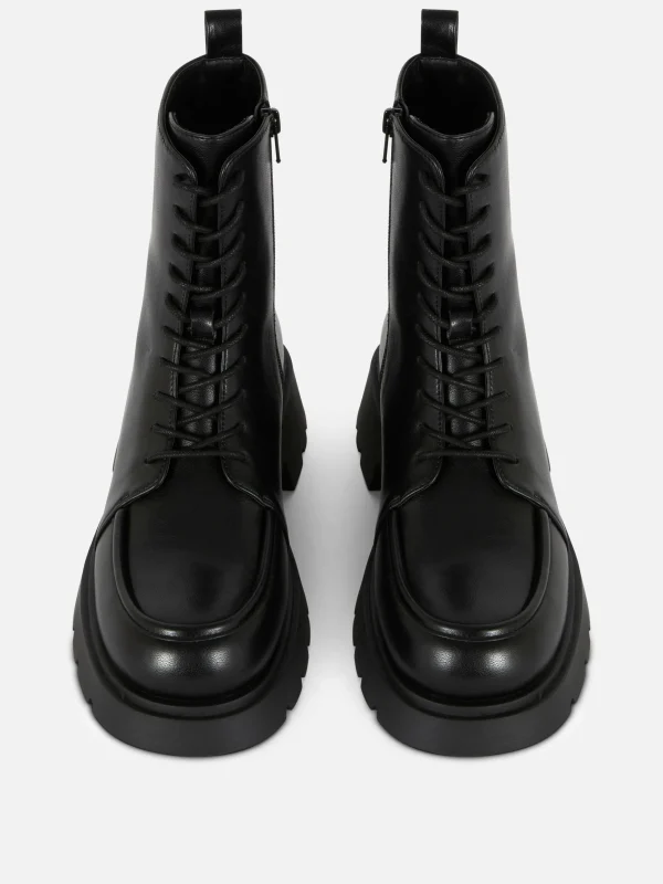 Bottines Lacées Avec Empiècement Sur L'embout