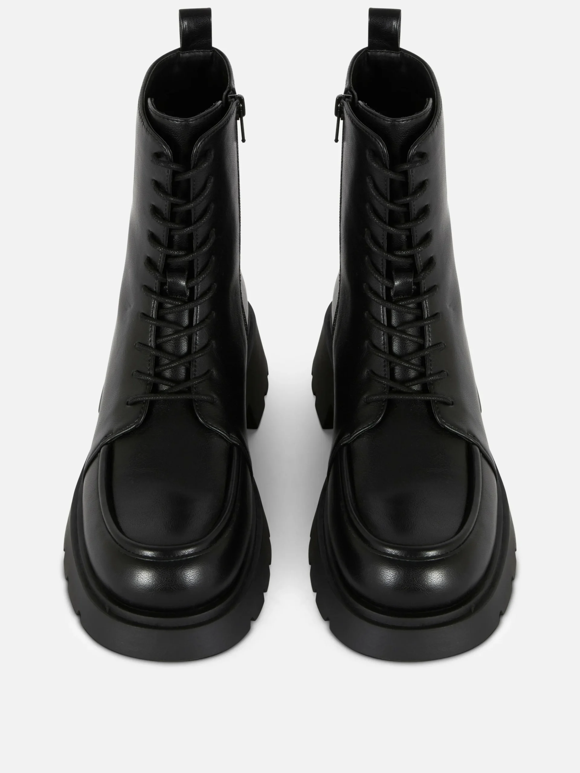 bottines_laces_avec_empic_1-1.webp Bottines Lacées Avec Empiècement Sur L'embout