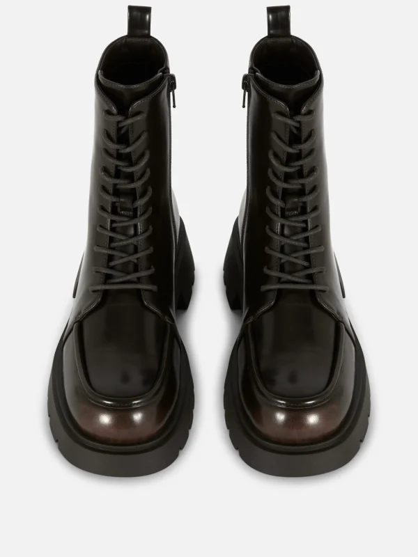 Bottines Lacées Avec Empiècement Sur L'embout