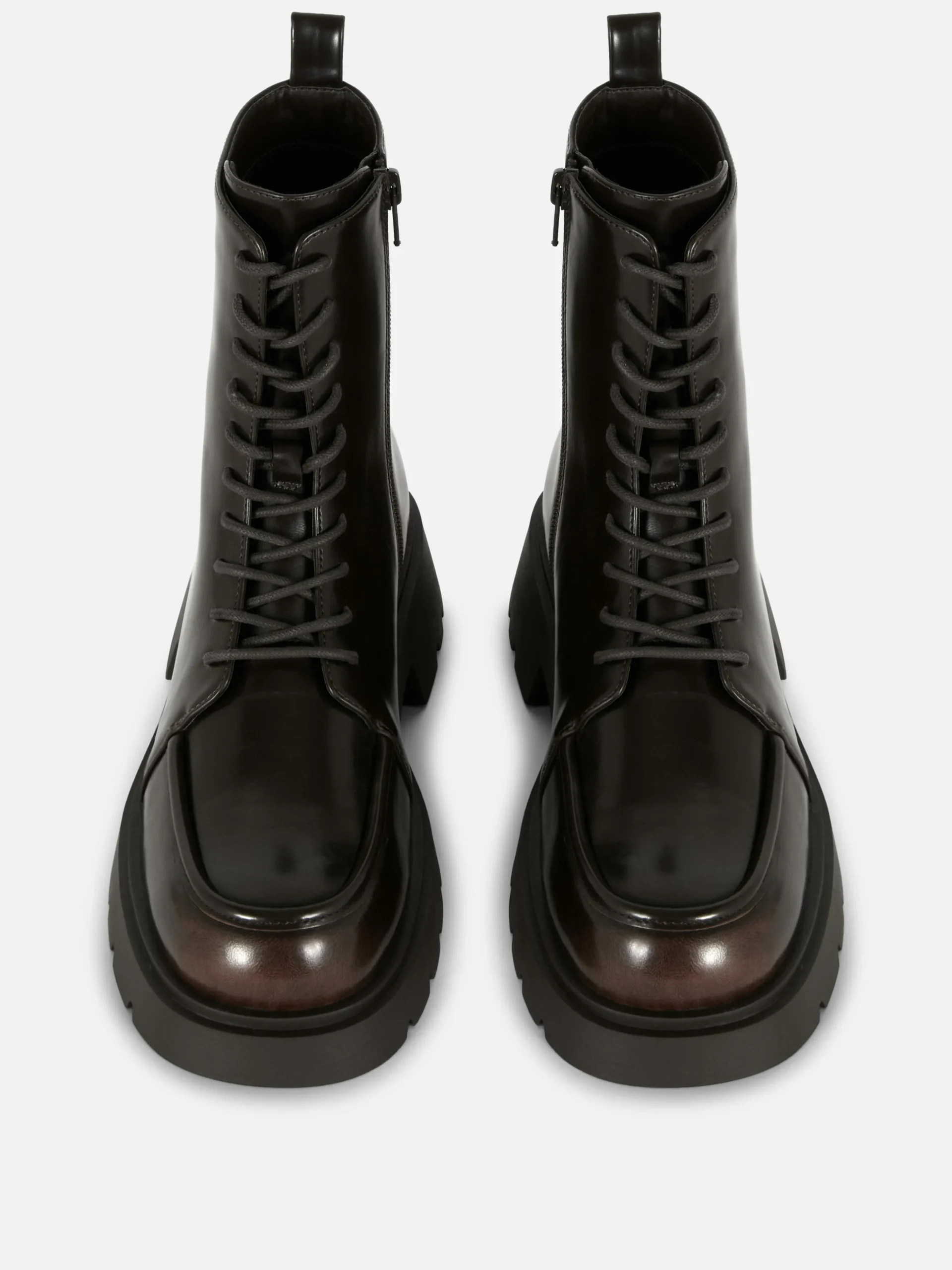 bottines_laces_avec_empic_1.webp Bottines Lacées Avec Empiècement Sur L'embout