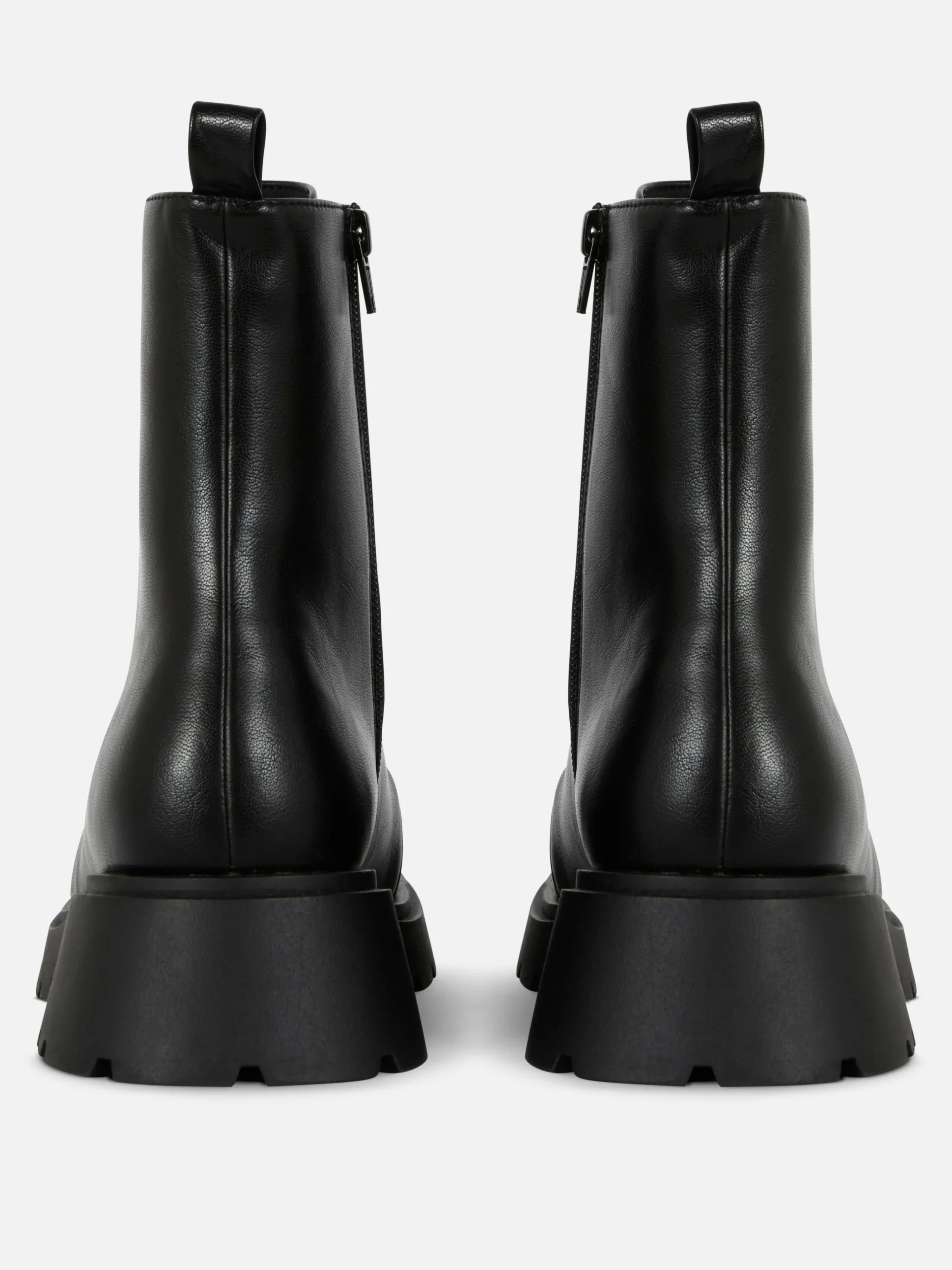 bottines_laces_avec_empic_2-1.webp Bottines Lacées Avec Empiècement Sur L'embout