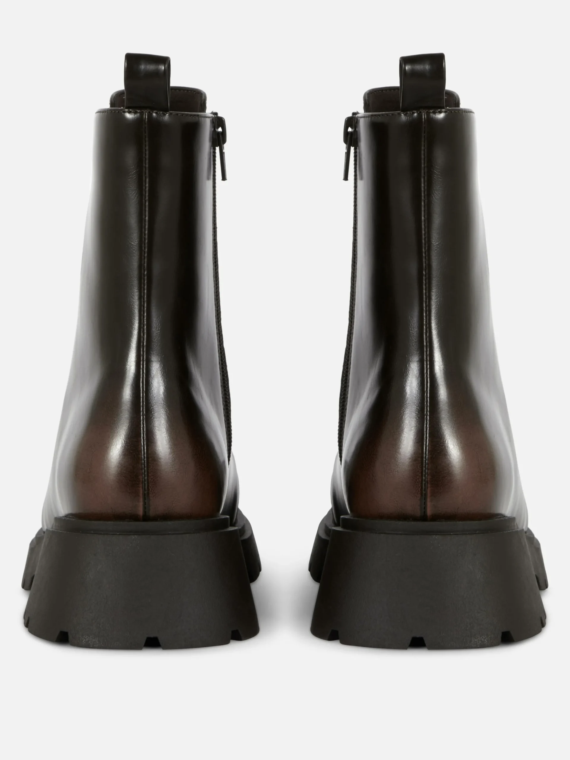 bottines_laces_avec_empic_2.webp Bottines Lacées Avec Empiècement Sur L'embout