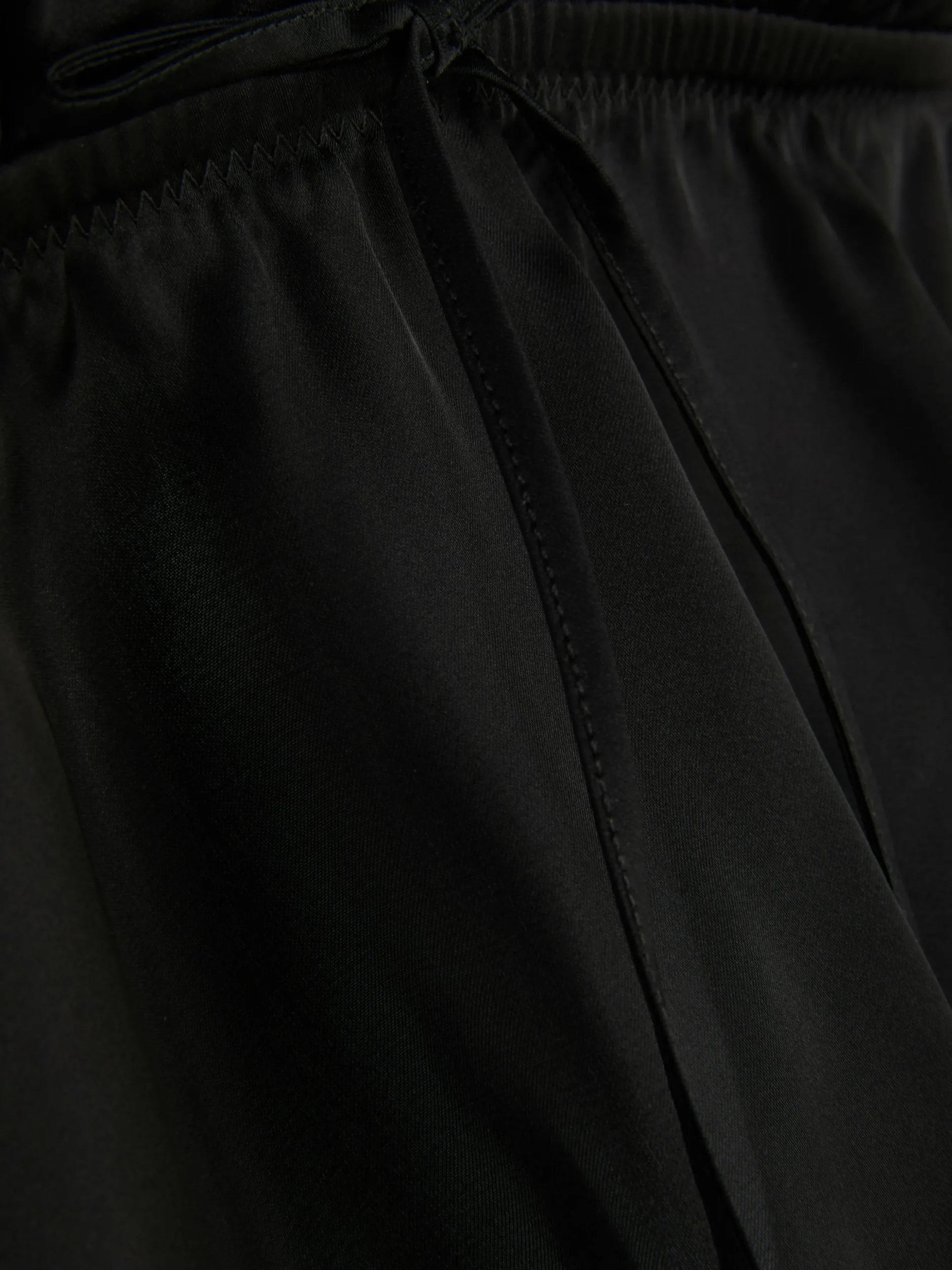 brassire_triangle_volante_1.webp Brassière Triangle Volantée En Satin