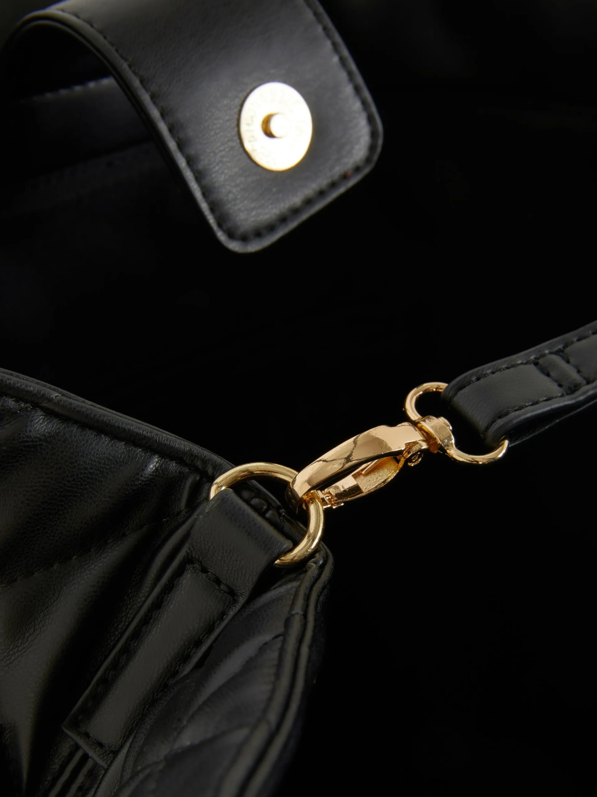 cabas_matelass_en_simili__2.webp Cabas Matelassé En Simili Cuir