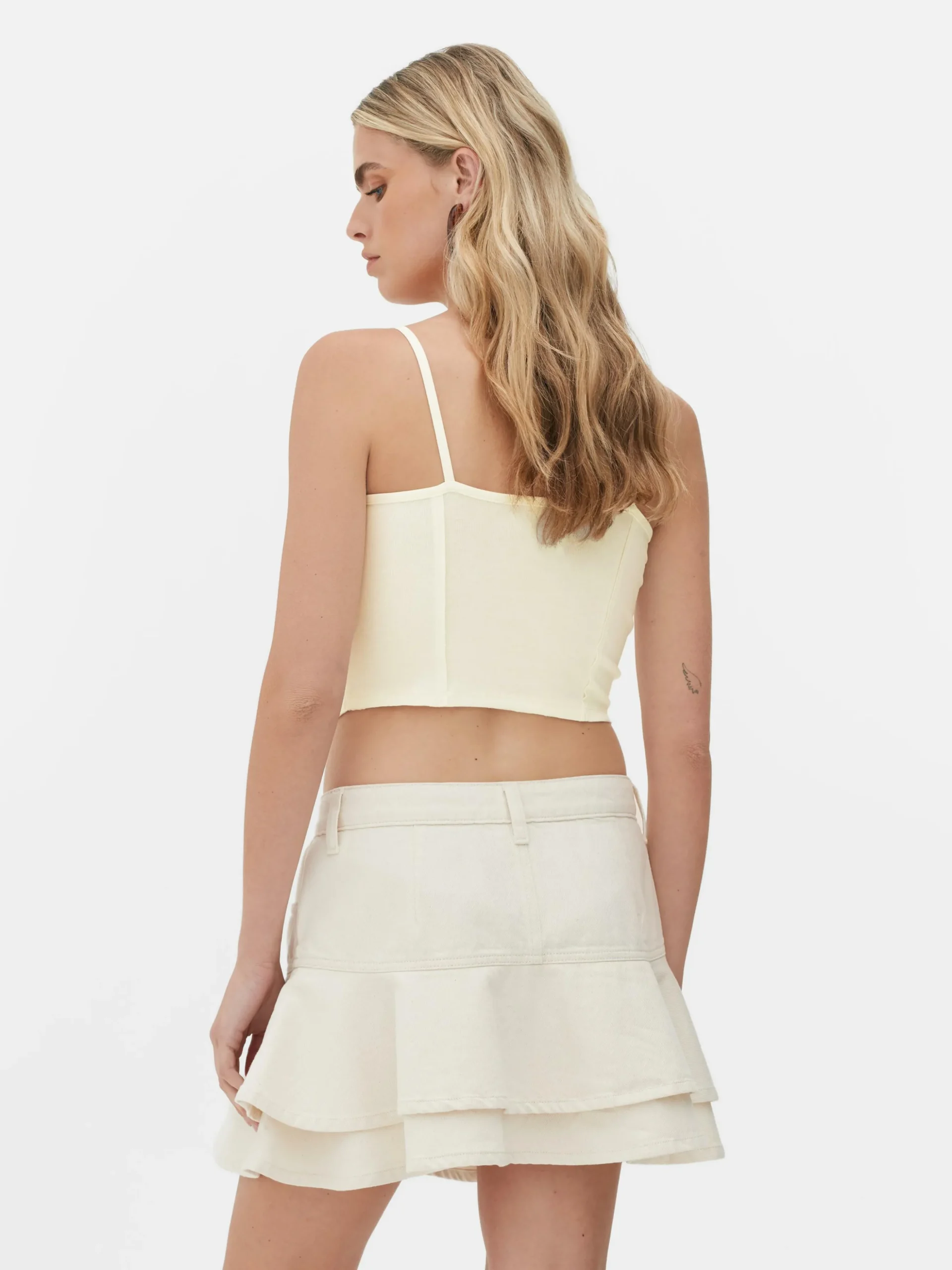 caraco_court__finitions_e_3.webp Caraco Court à Finitions En Dentelle Rita Ora