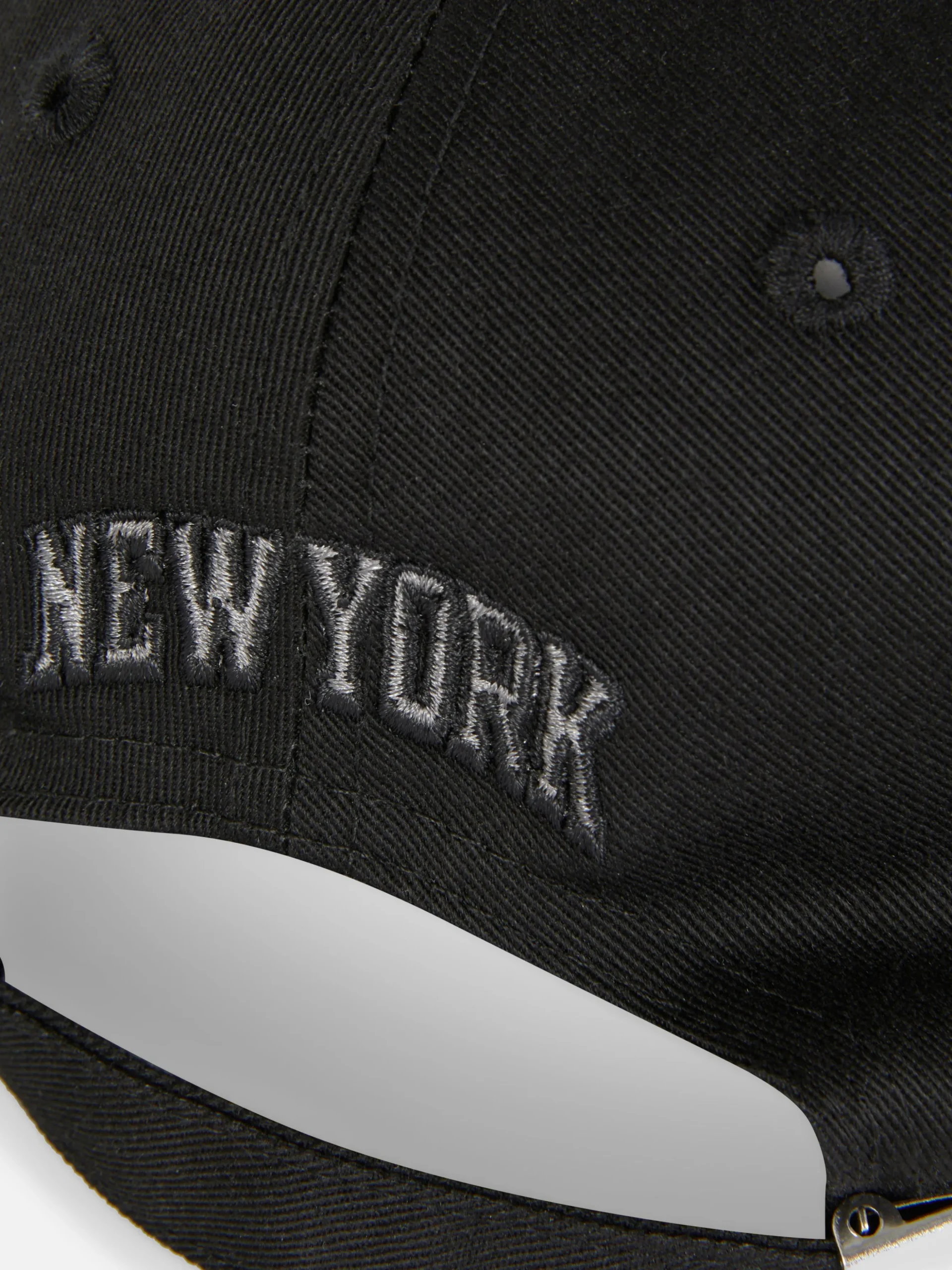 casquette_de_baseball_bro_1.webp Casquette De Baseball Brodée New York