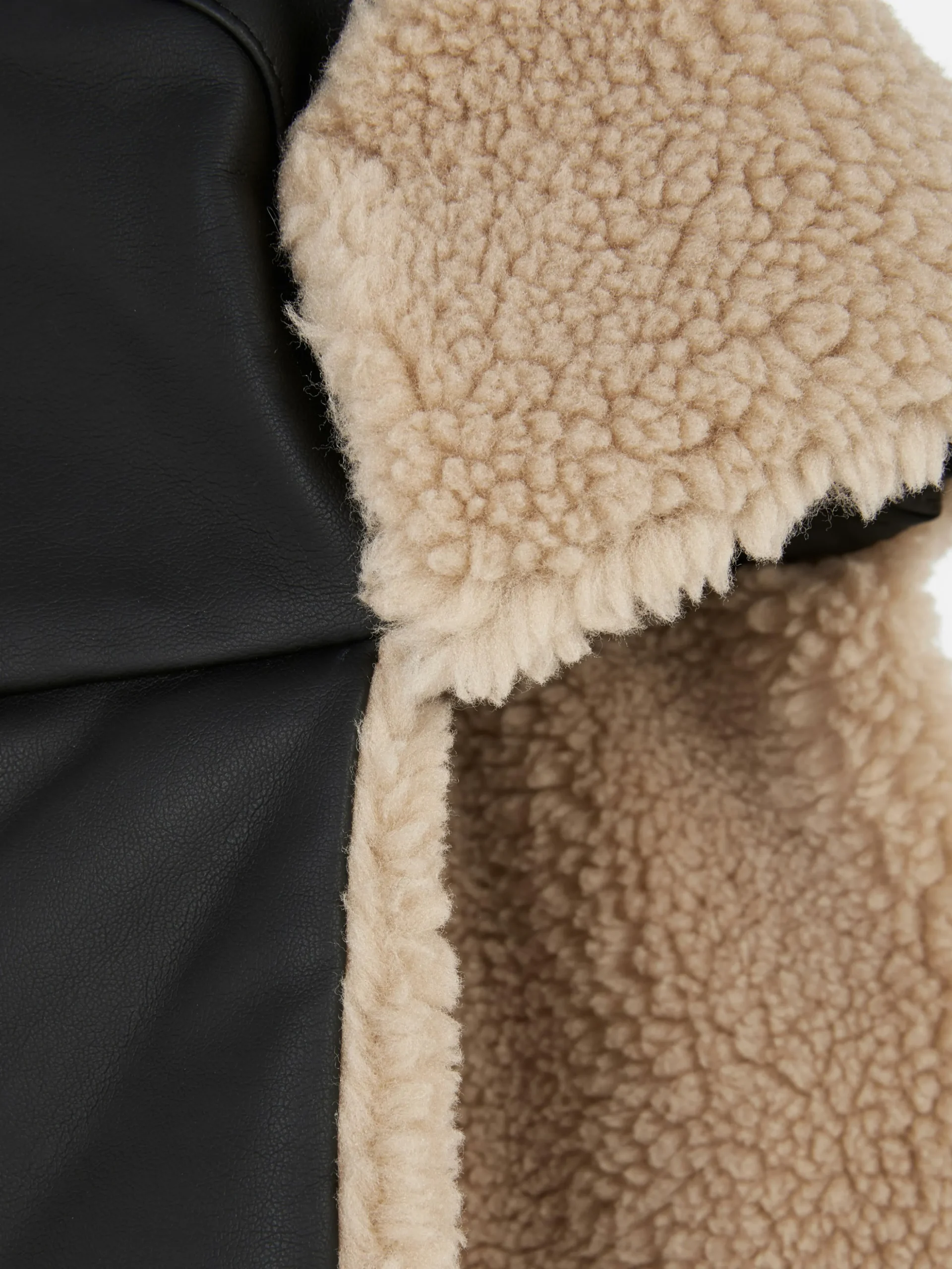 chapeau_de_trappeur_doubl_1.webp Chapeau De Trappeur Doublé De Molleton Rita Ora