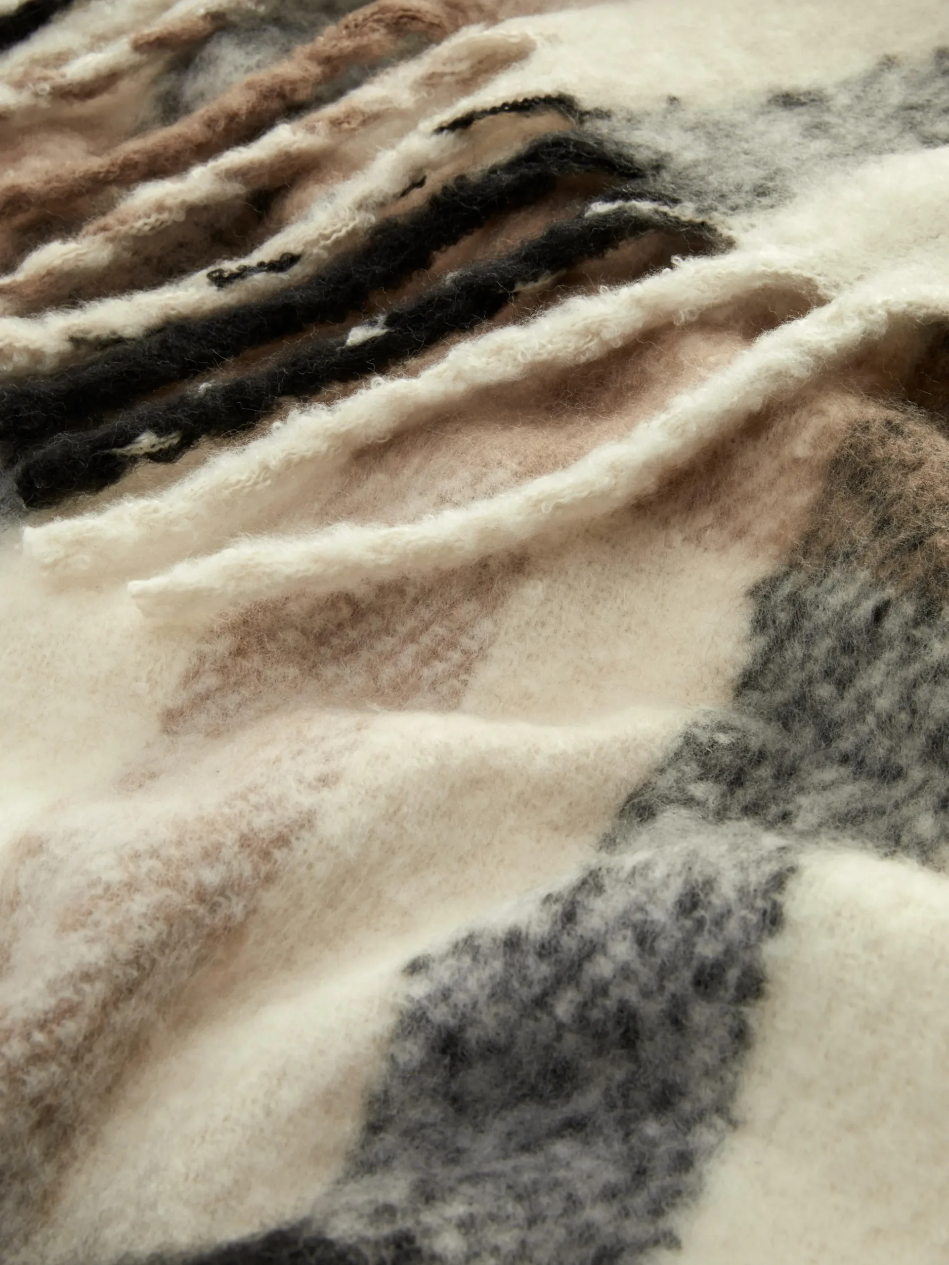 charpe_brosse__pampilles_1-2.webp Écharpe Brossée à Pampilles