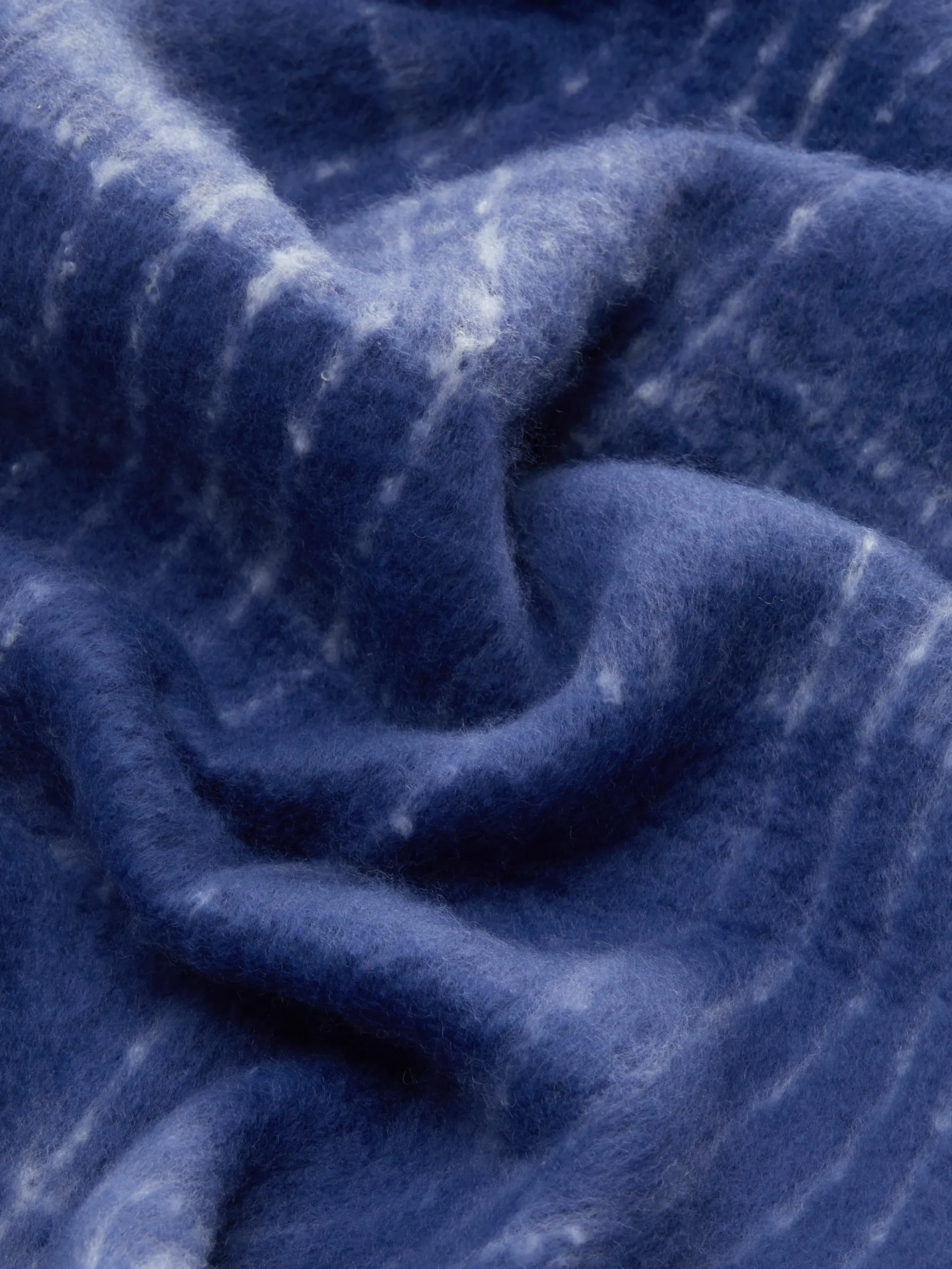 charpe_brosse__pampilles_1-4.webp Écharpe Brossée à Pampilles