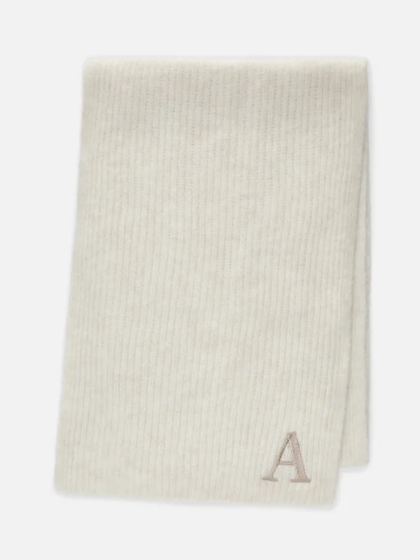 Écharpe En Maille Côtelée à Initiale Brodée