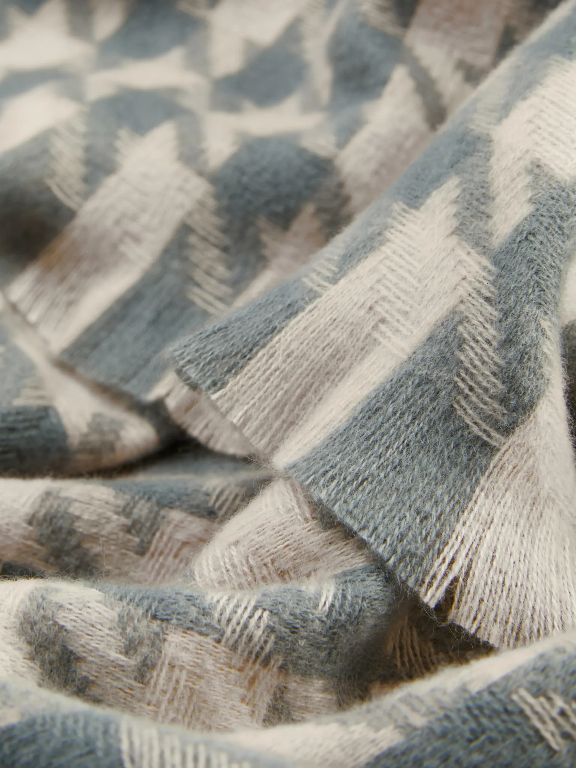 charpe_longue__motifs_1-1.webp Écharpe Longue à Motifs