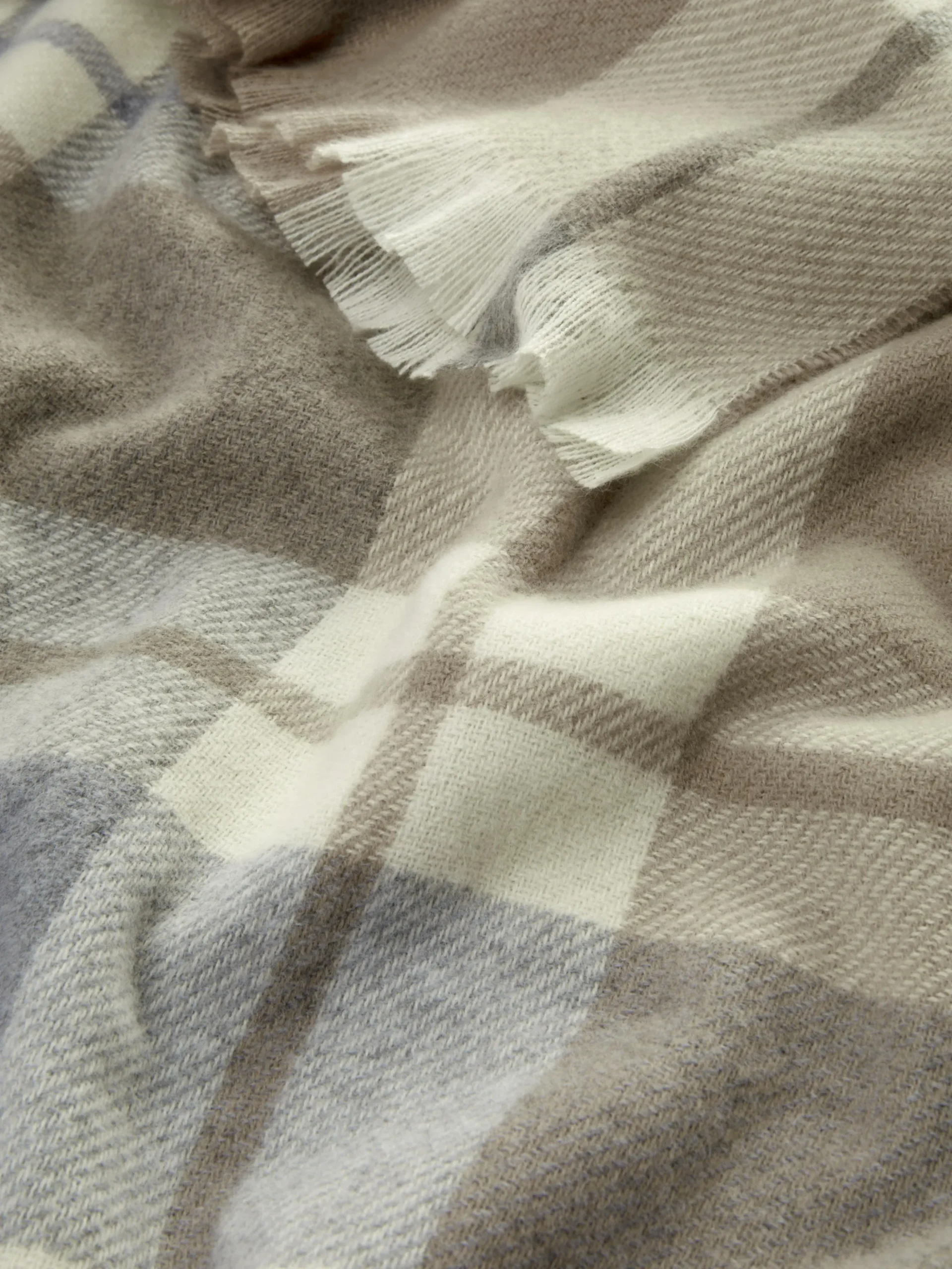 charpe_longue__motifs_1-2.webp Écharpe Longue à Motifs