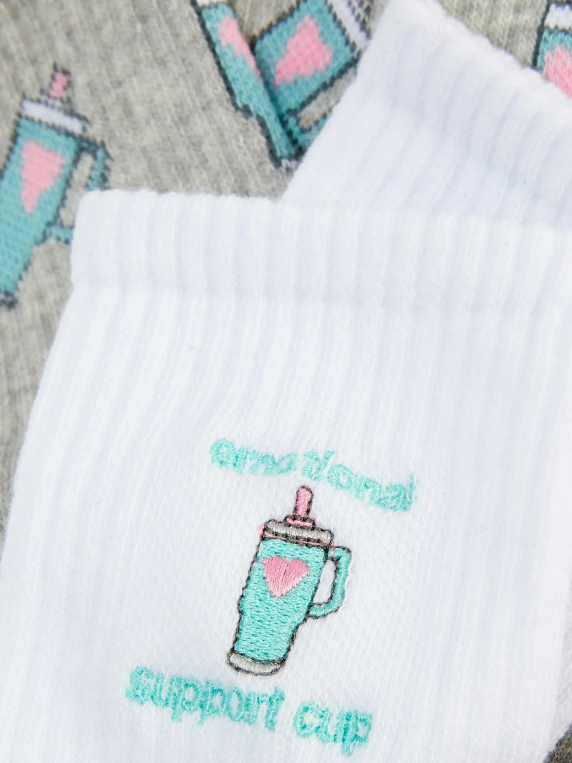 chaussettes__graphique_ta_1.webp Chaussettes à Graphique Tasse Isotherme