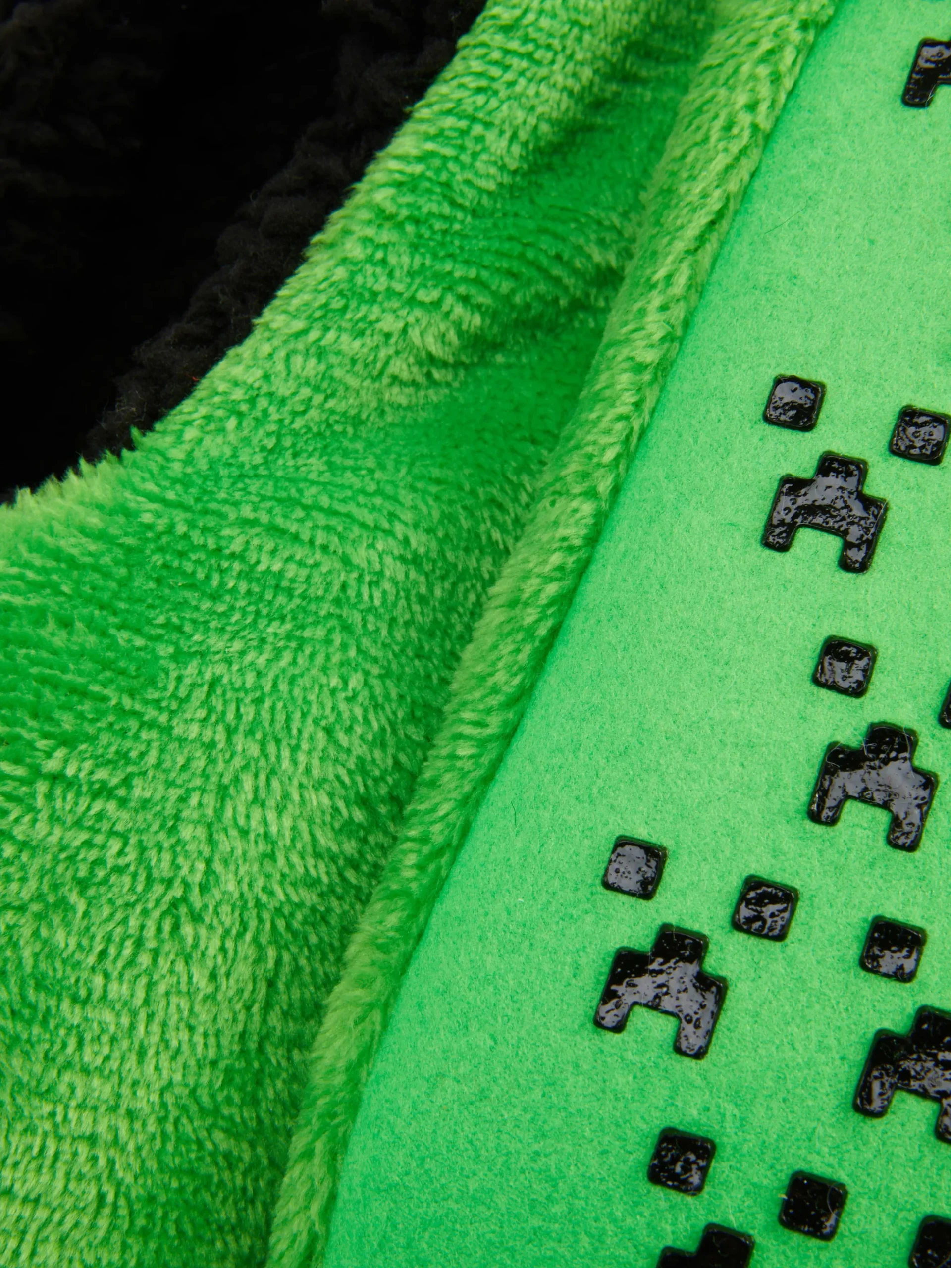 chaussettes_invisibles_mi_1.webp Chaussettes Invisibles Minecraft Creeper